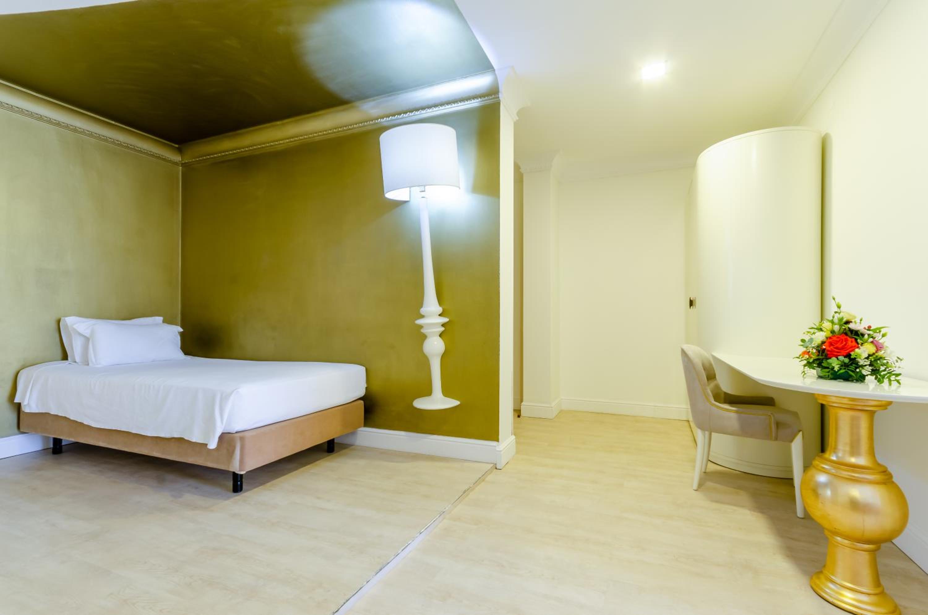 Superior Triple Room with Chiado View