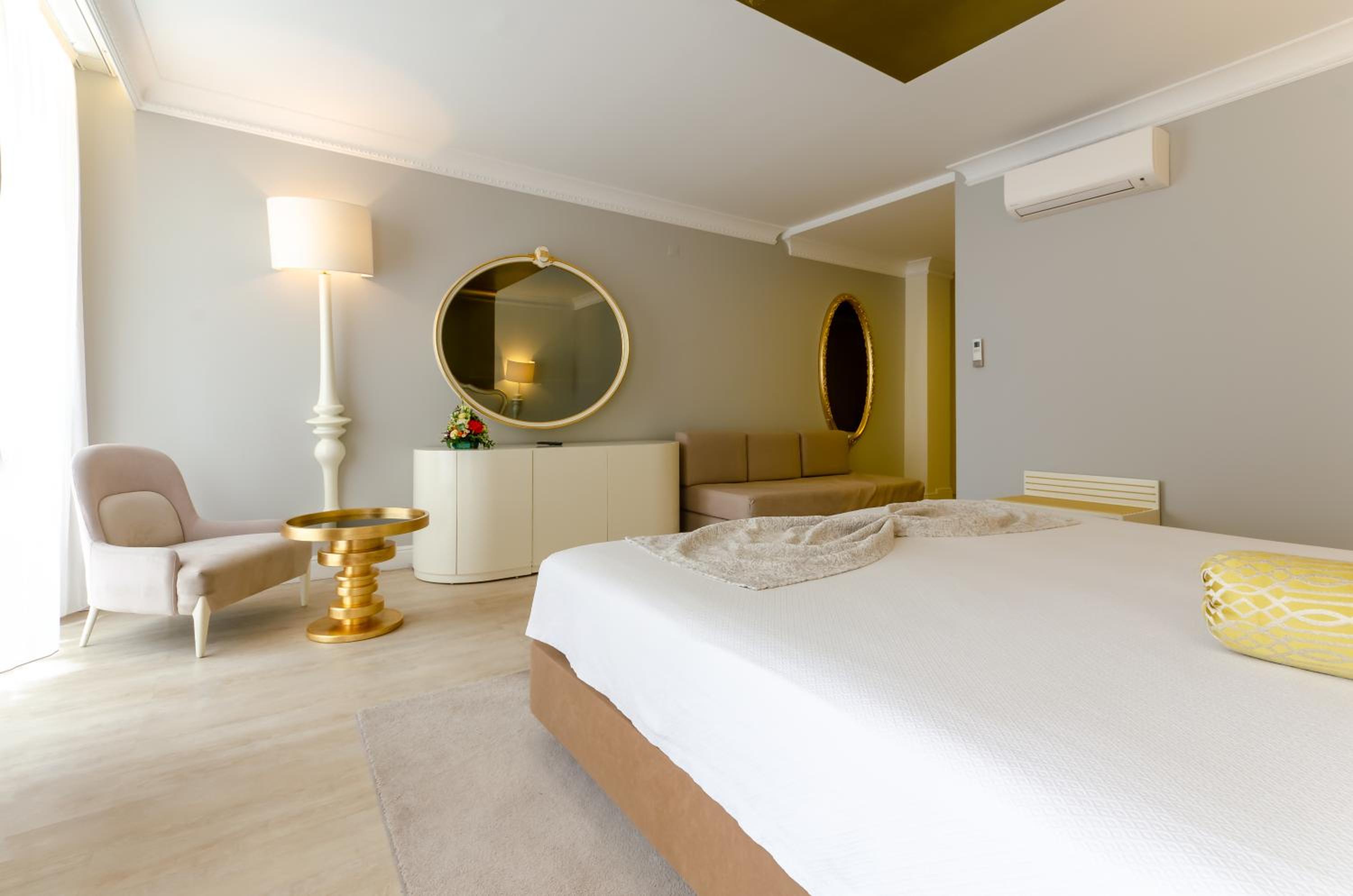 Superior Triple Room with Chiado View