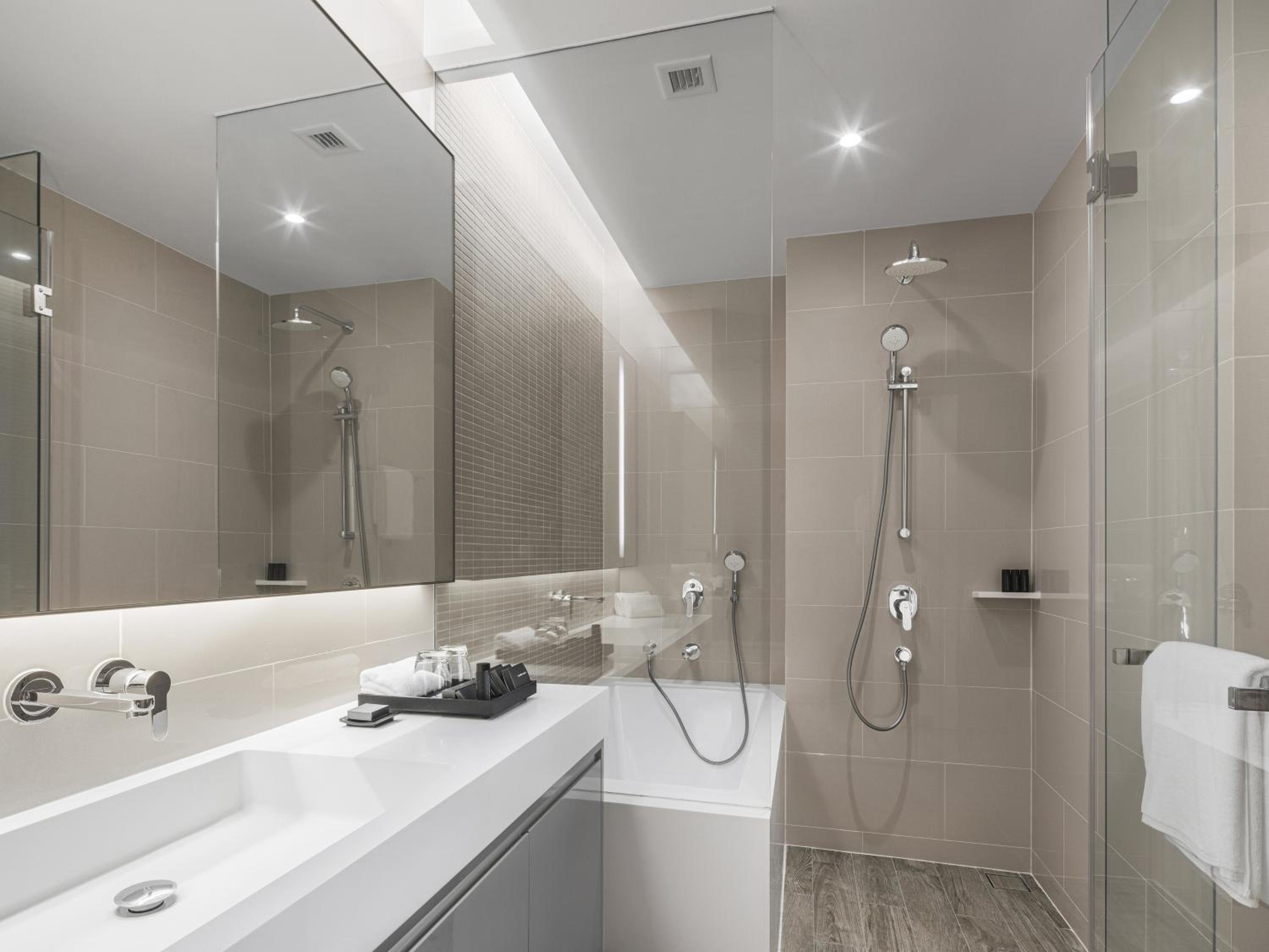 Superior One-Bedroom Apartment thumbnail 5