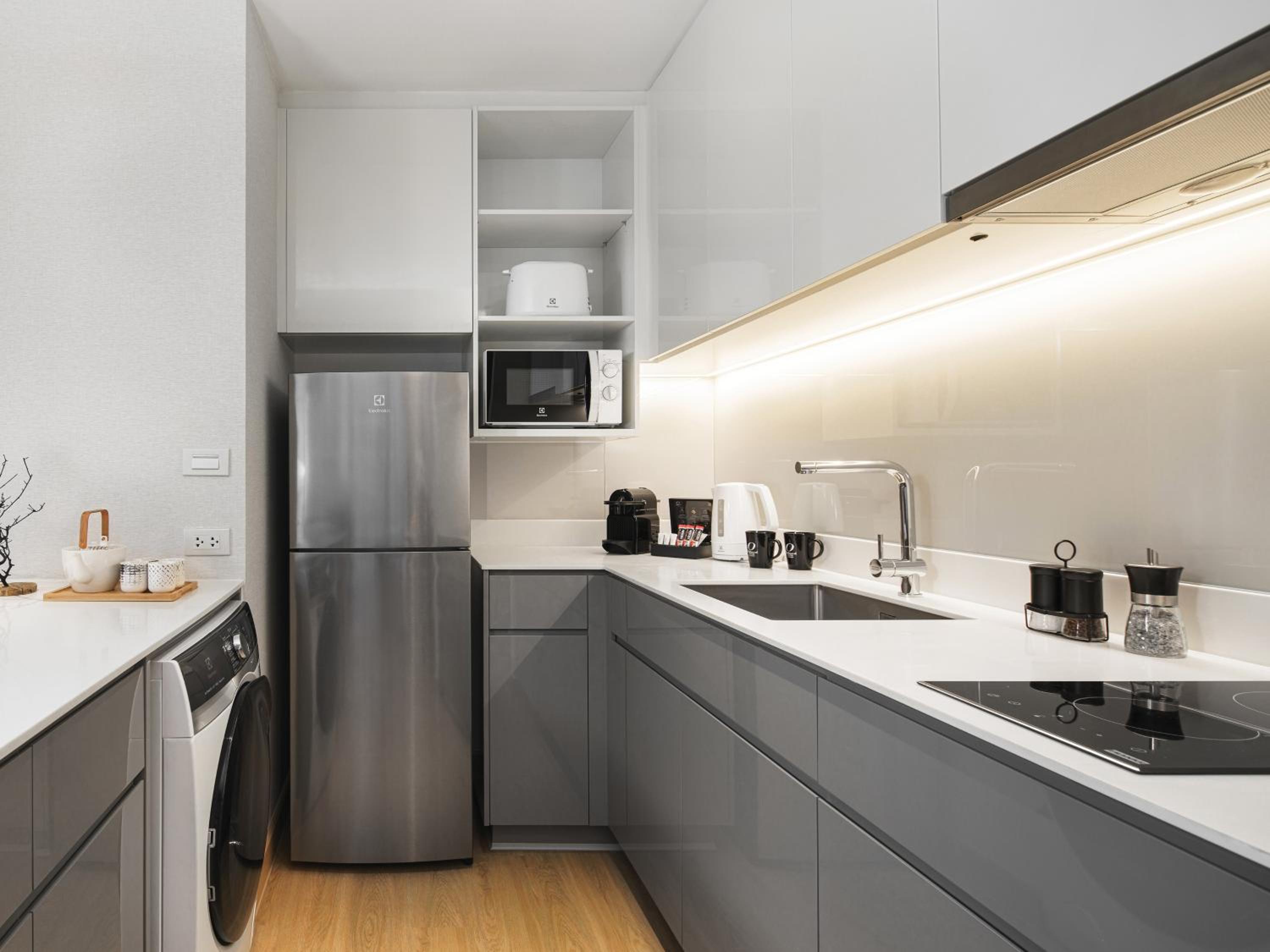 Superior One-Bedroom Apartment thumbnail 6