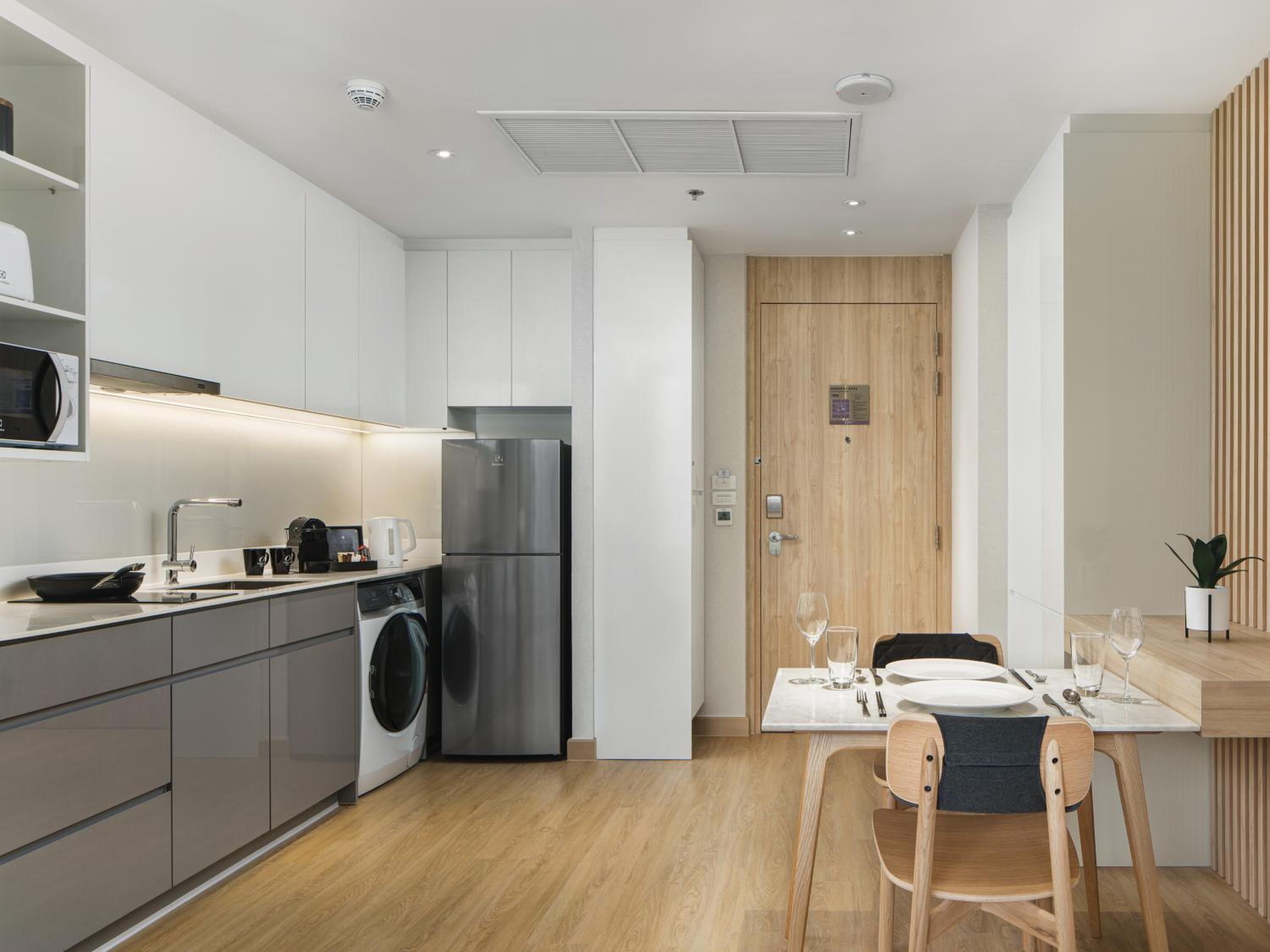 Deluxe One-Bedroom Apartment