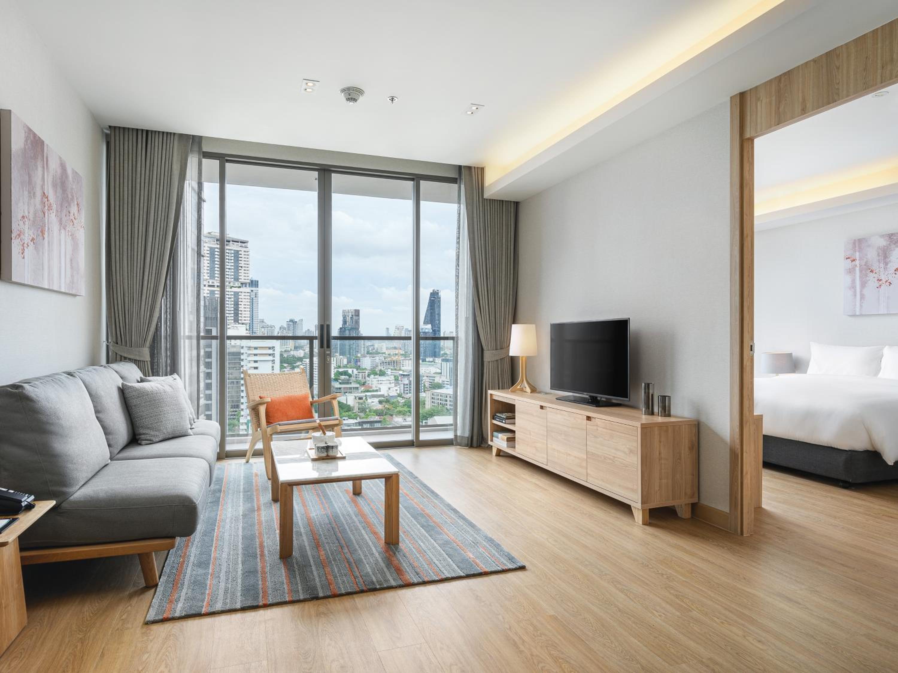 Deluxe One-Bedroom Apartment