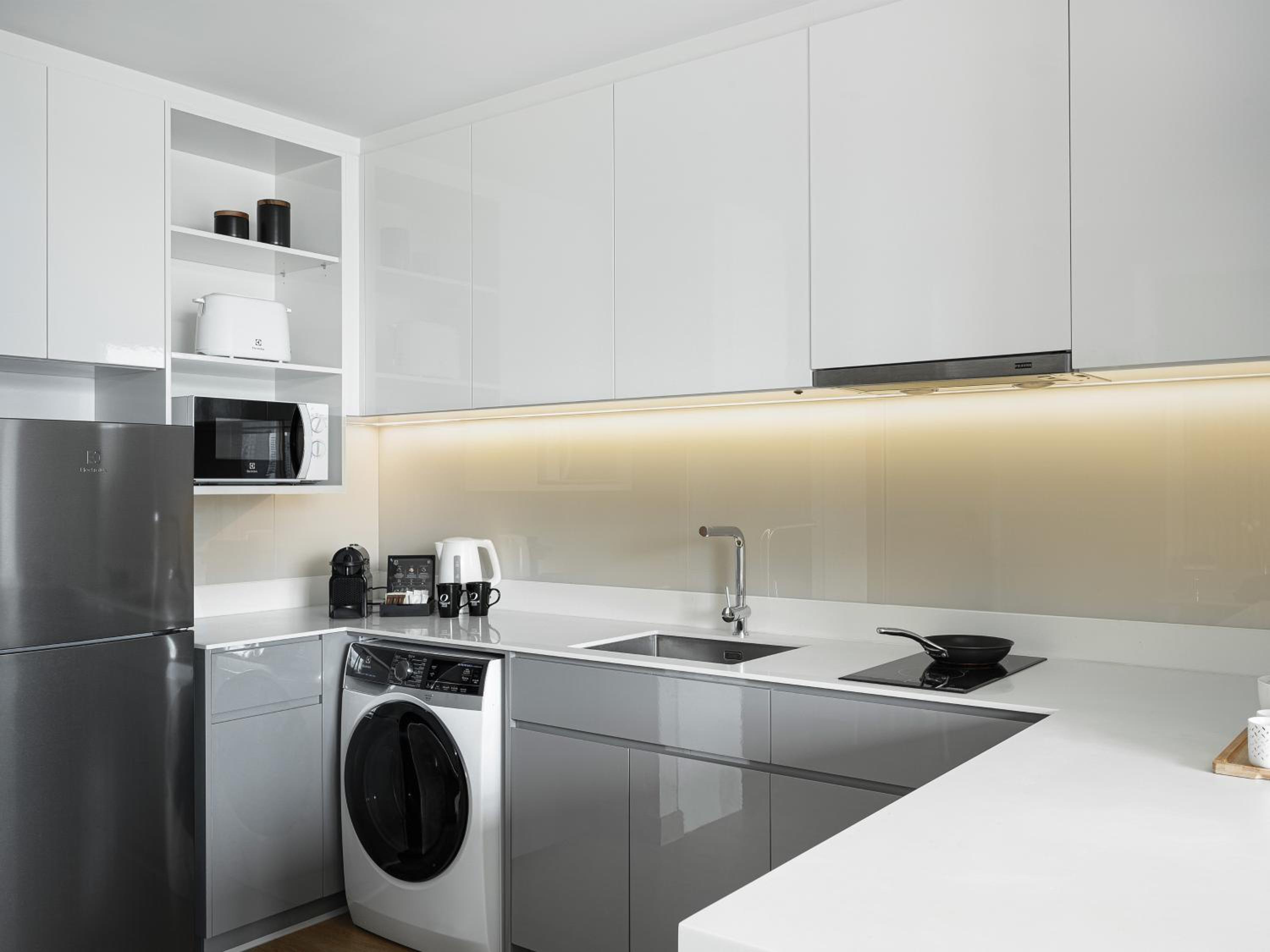 Executive One-Bedroom Apartment thumbnail 5