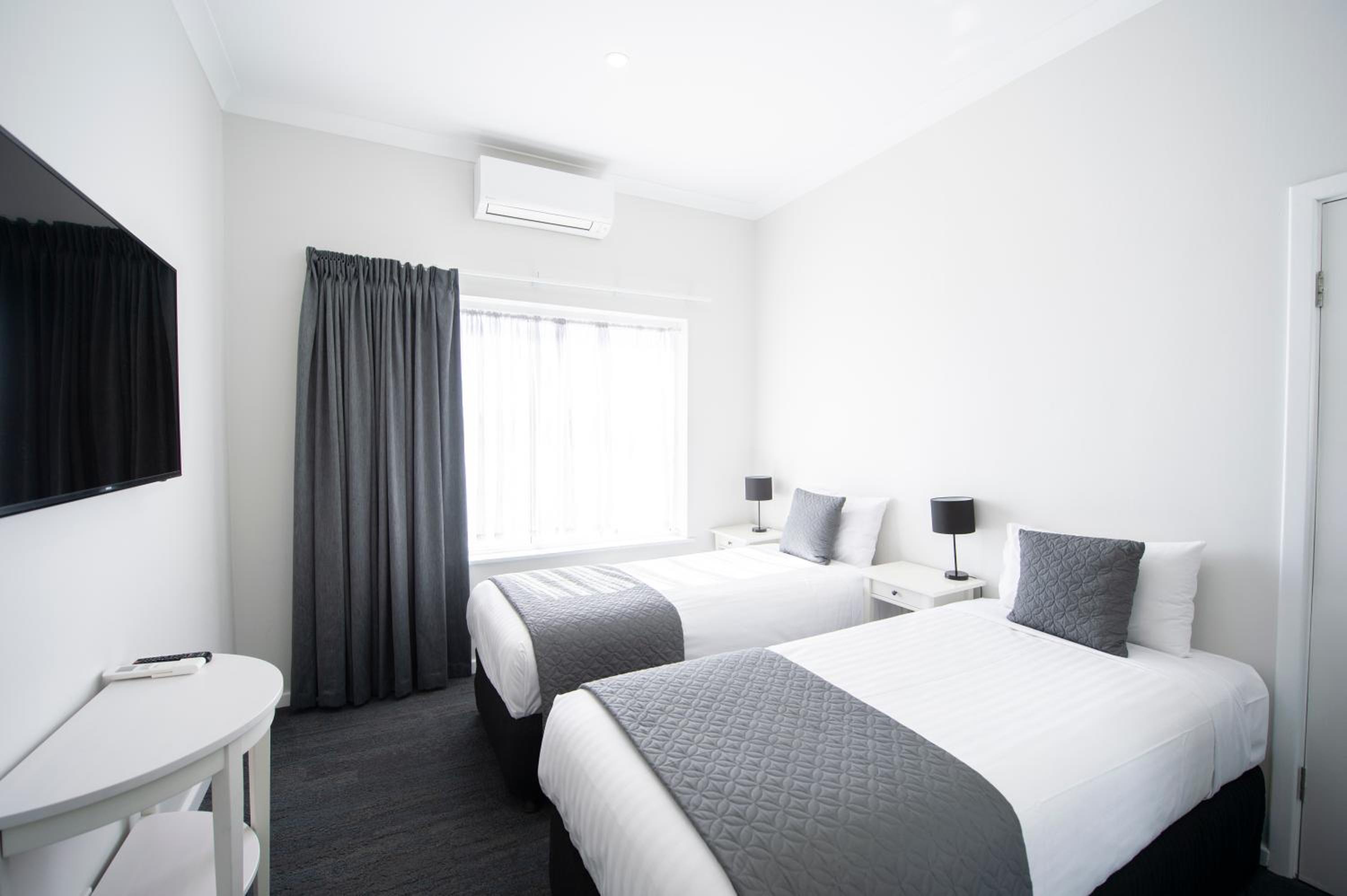 Twin Room - Photo 1