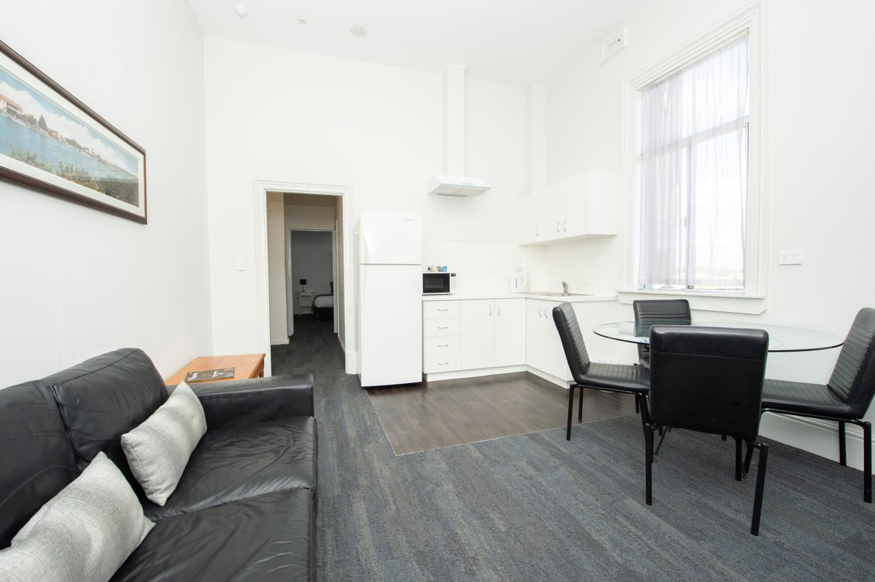 Two-Bedroom Apartment - Photo 7