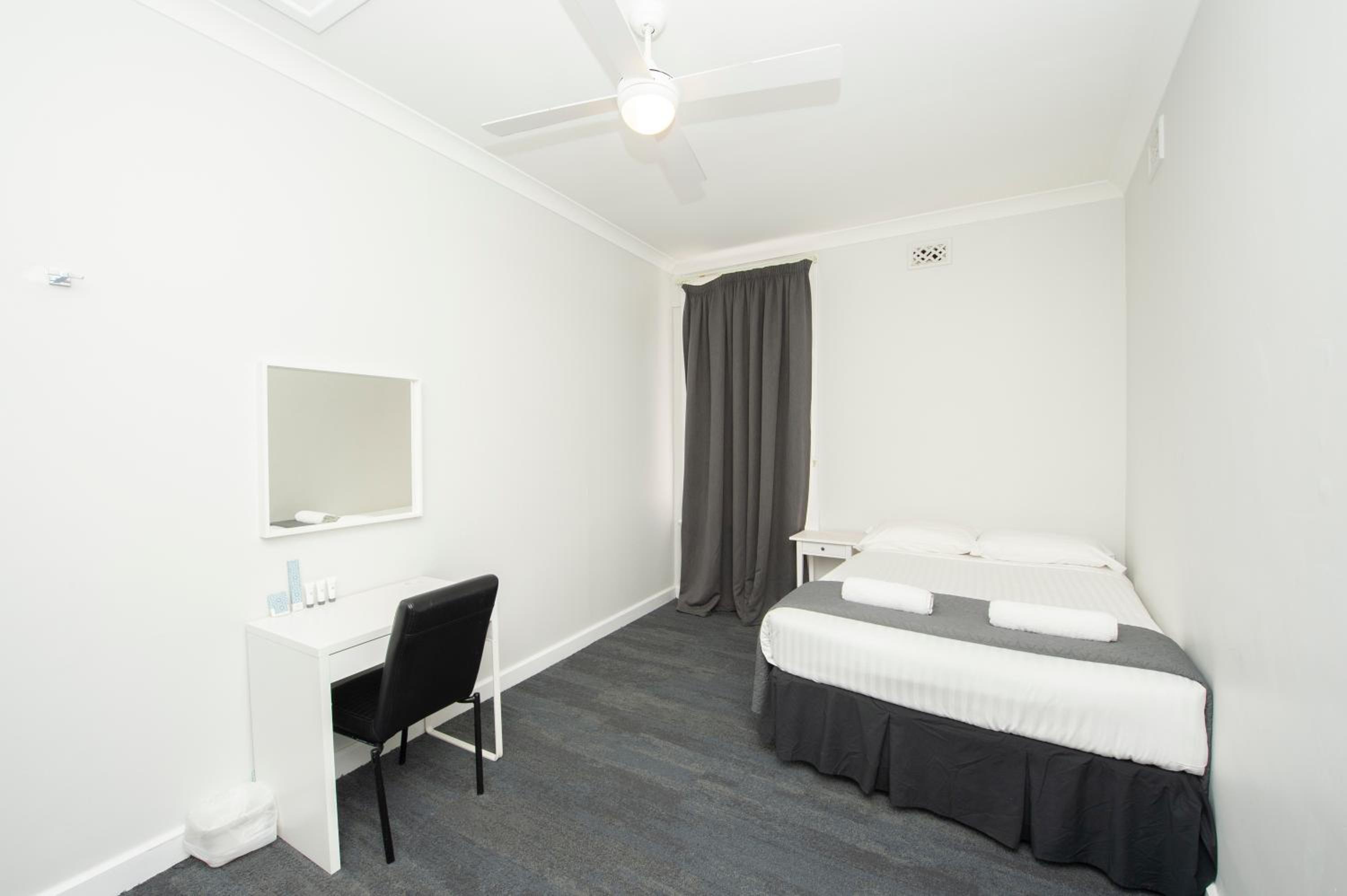 Double Room with Shared Bathroom photo 1