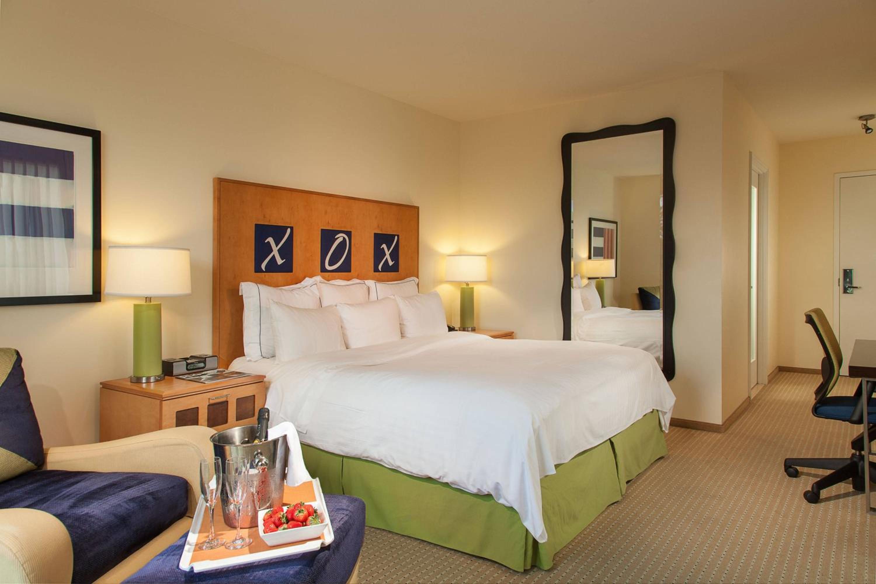 King Room with Roll-in Shower - Mobility and Hearing Accessible