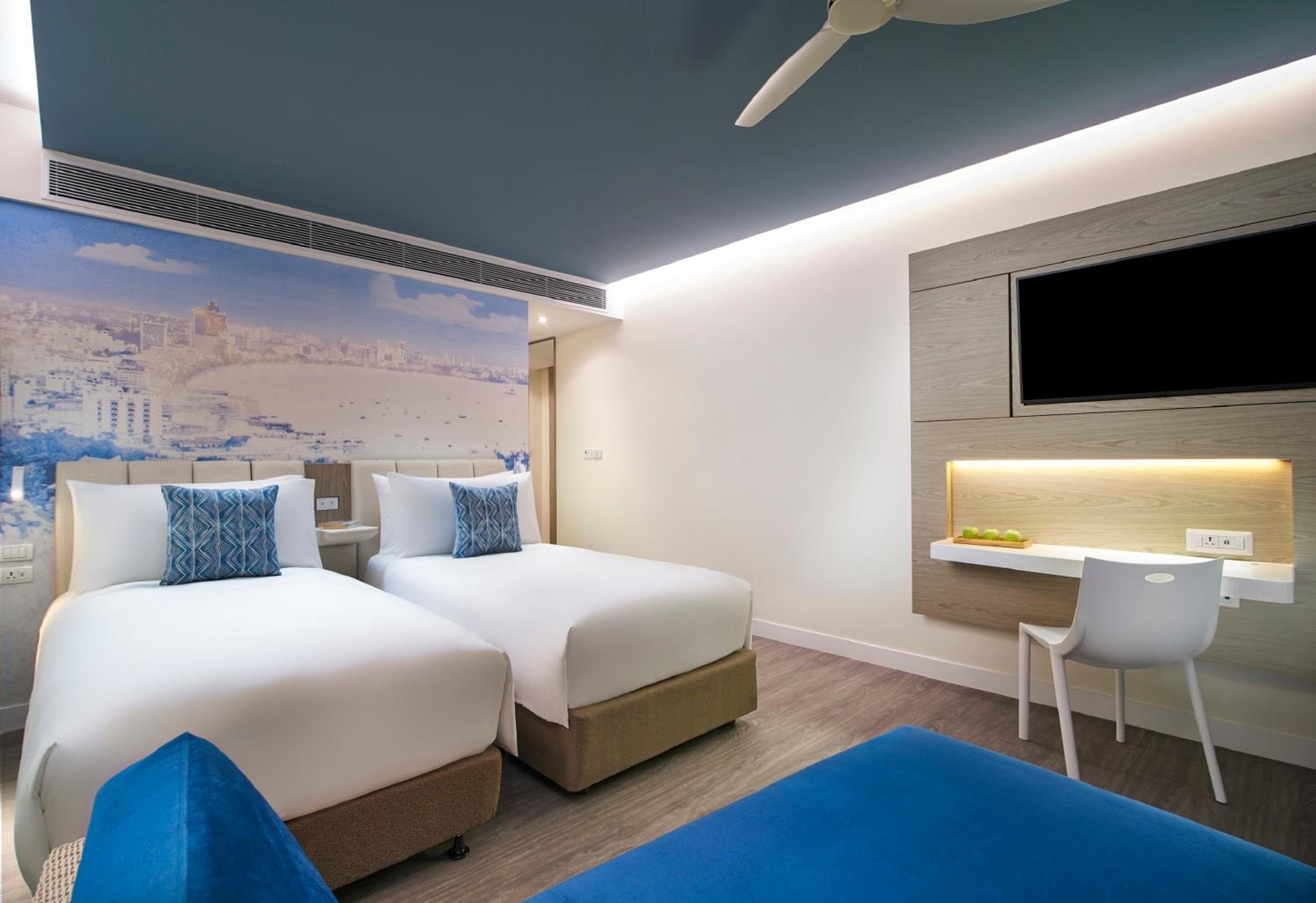 Deluxe Twin Room with Sea View - Photo 1
