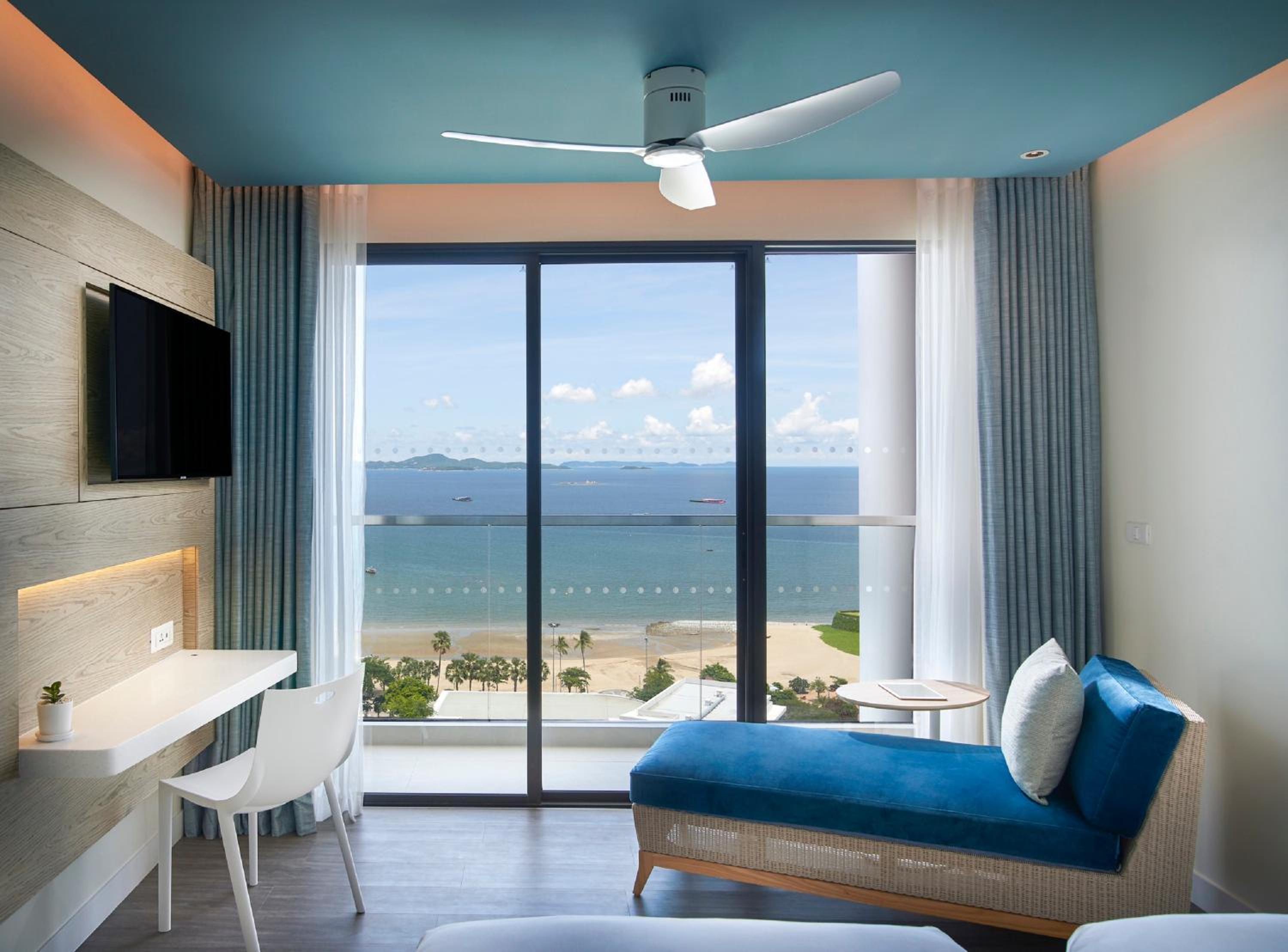 Deluxe Twin Room with Sea View - Photo 5
