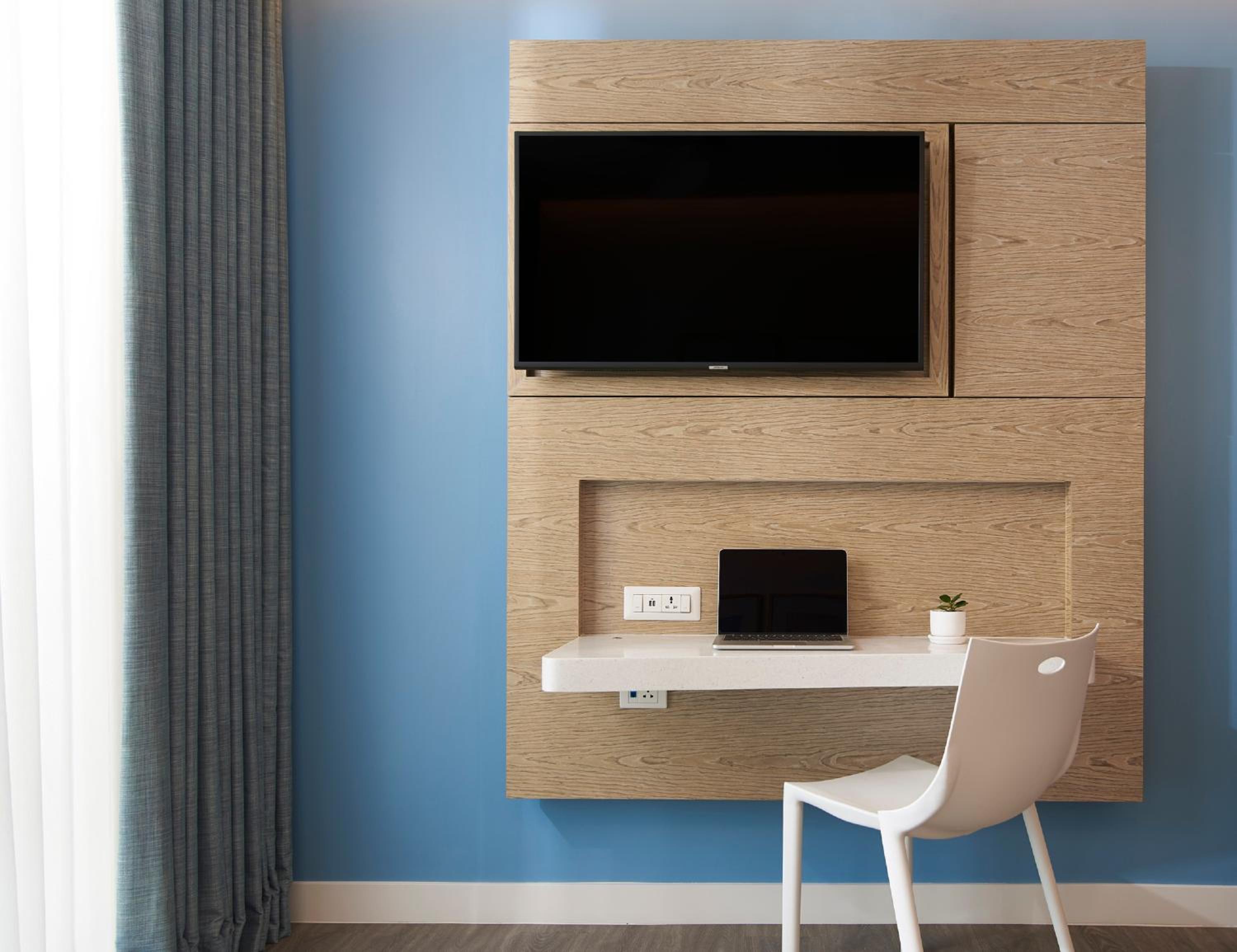 Superior Family Room - Photo 11
