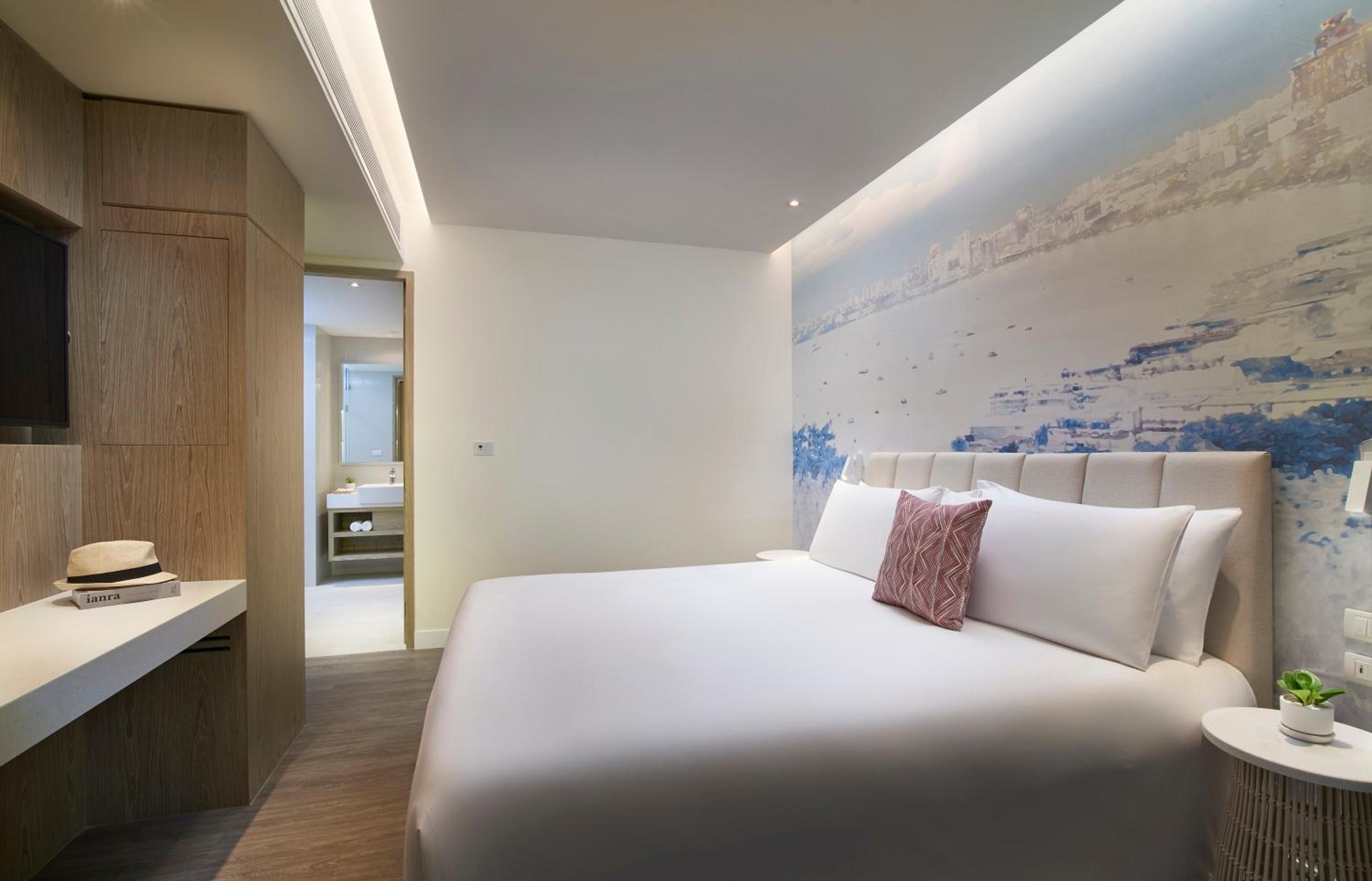 Suite - Photo 3