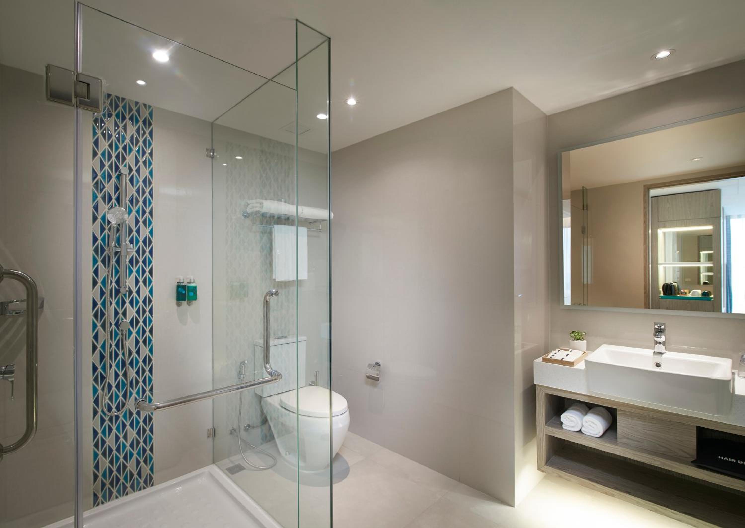 Suite - Photo 9