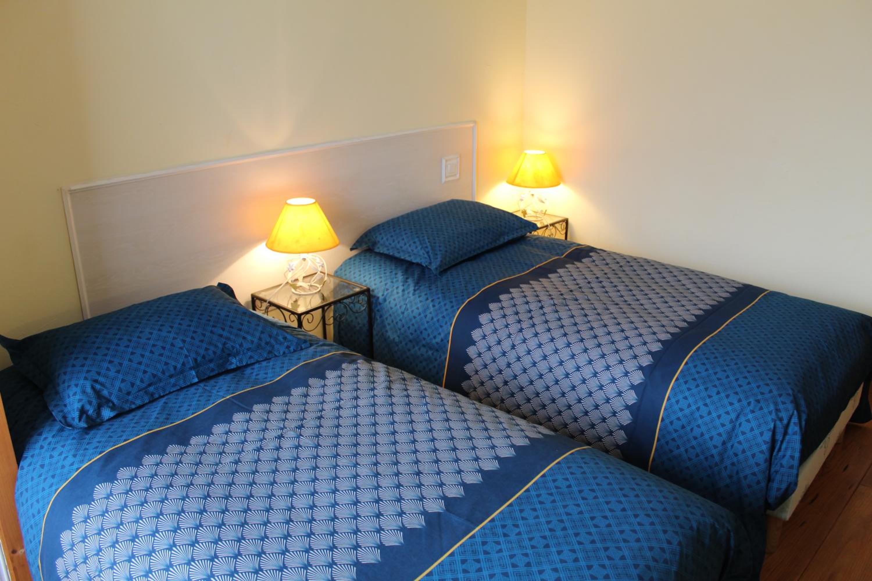 Twin Room with Private Bathroom photo 3