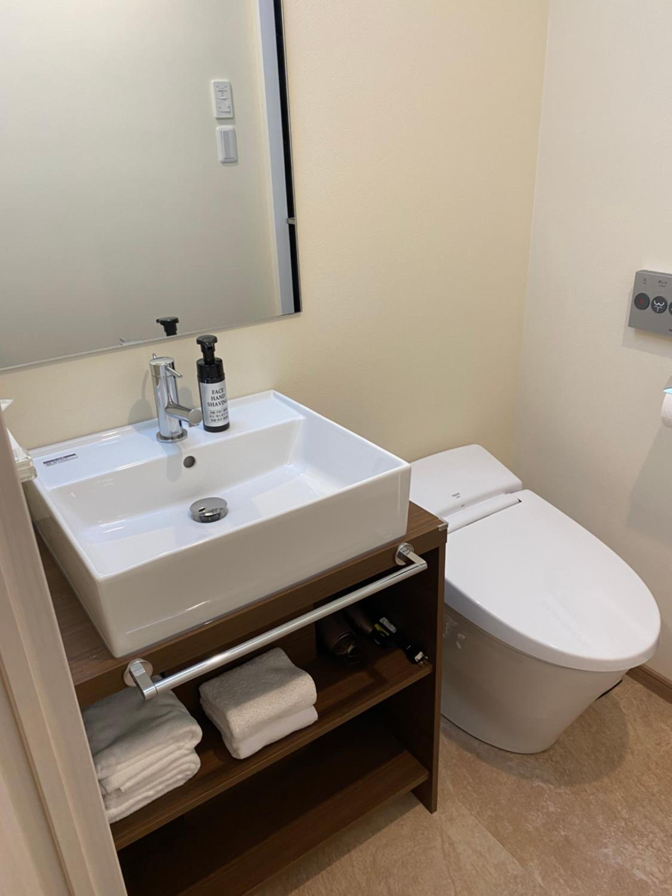 Double Room - Photo 9