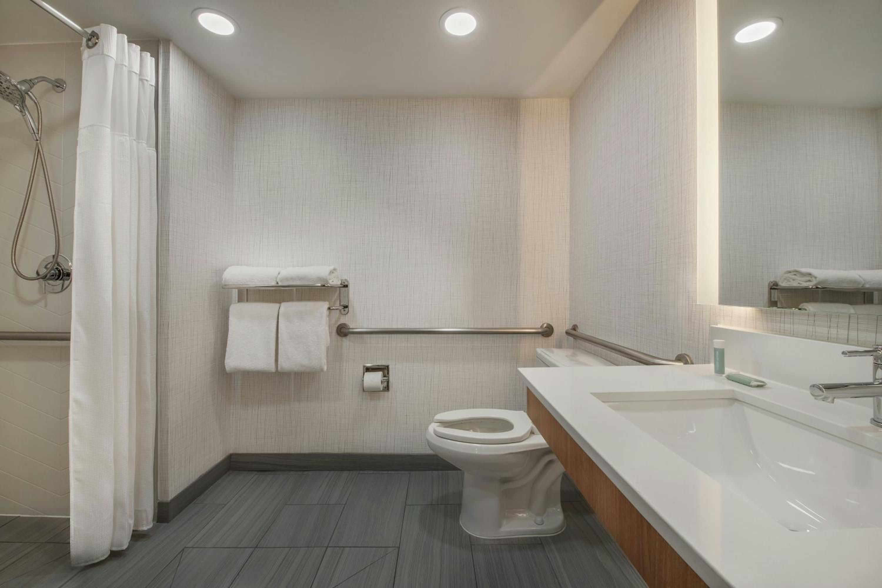 Fairfield Inn & Suites Oakland Hayward, Photo 6