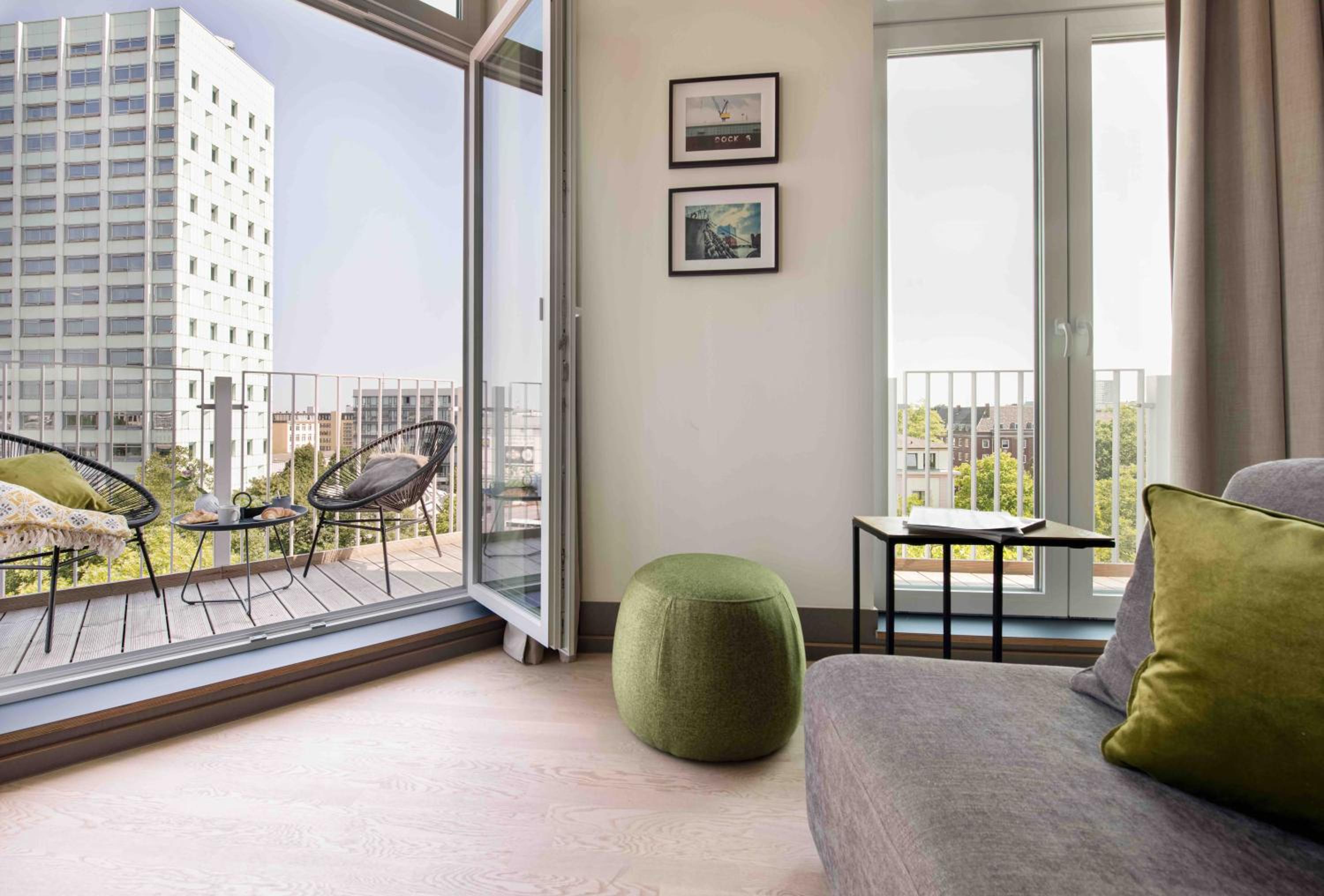 Apartment Premium with Balcony - Split Level thumbnail 5