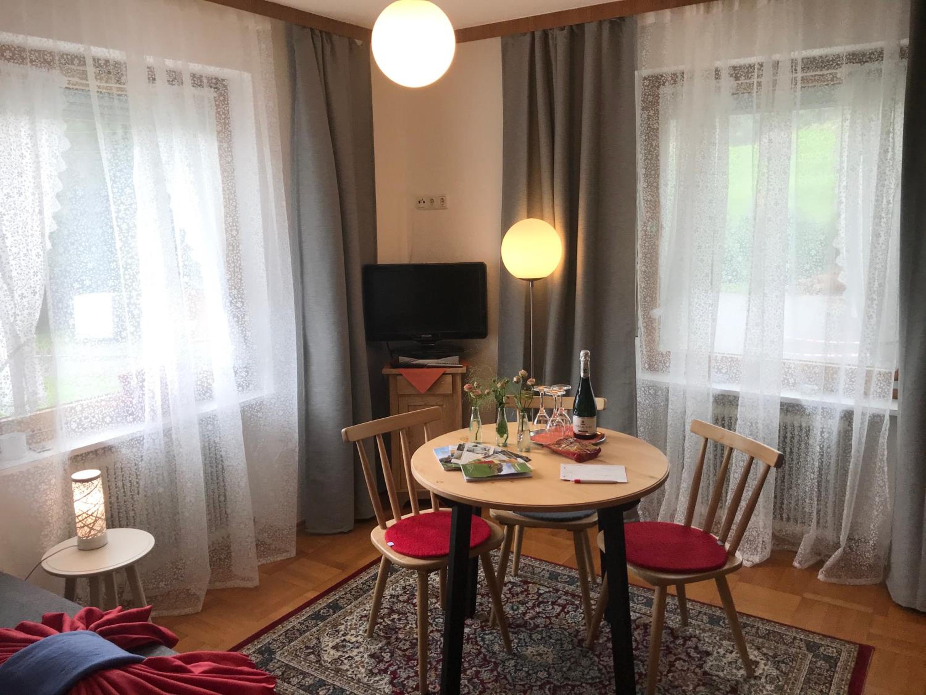 One-Bedroom Apartment photo 1