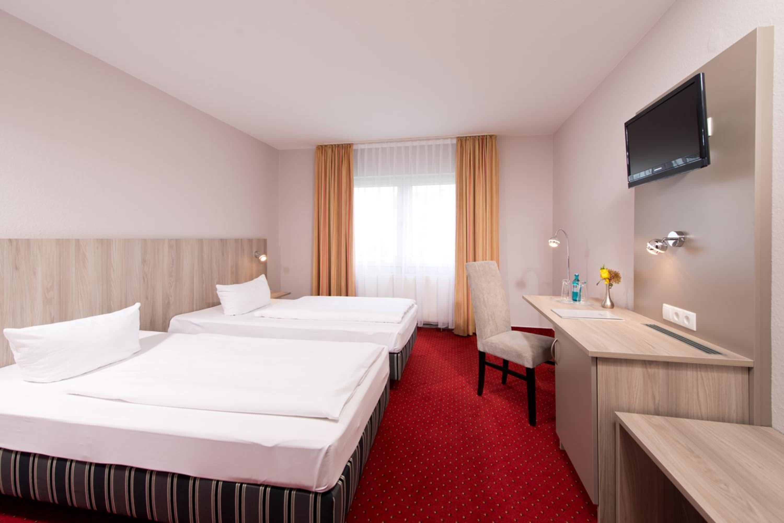Business Double Room - Photo 1