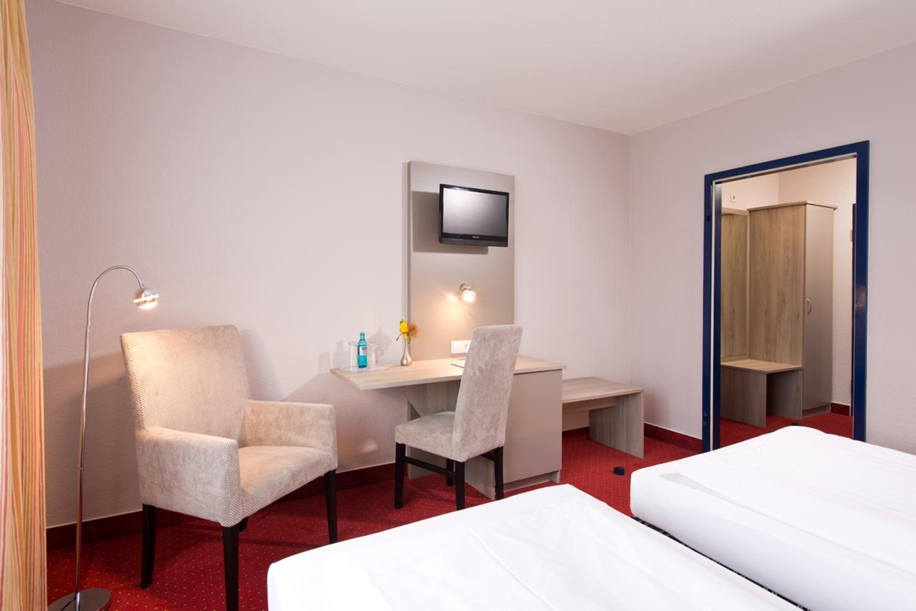 Business Double Room - Photo 3