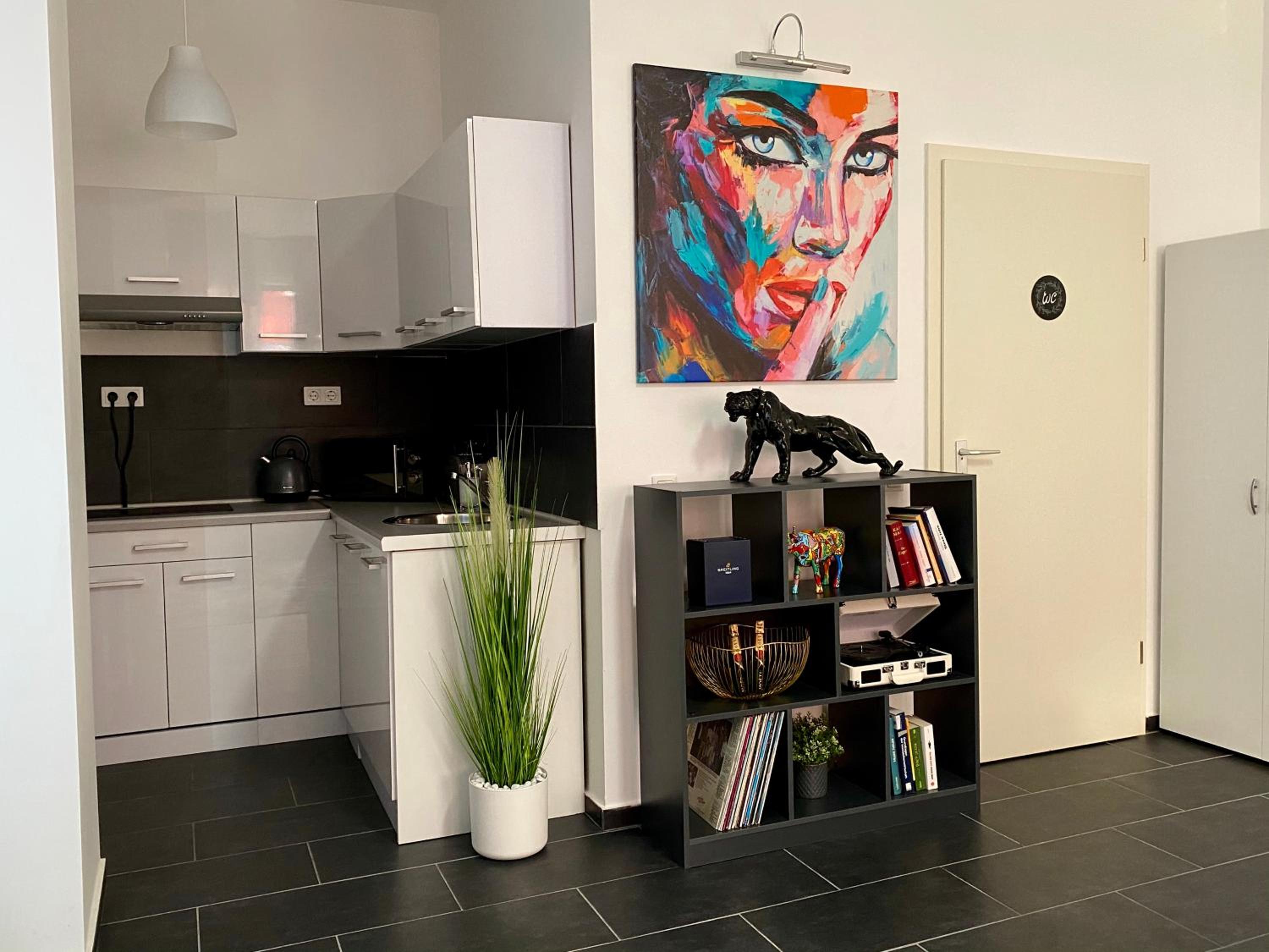 One-Bedroom Apartment - Photo 3
