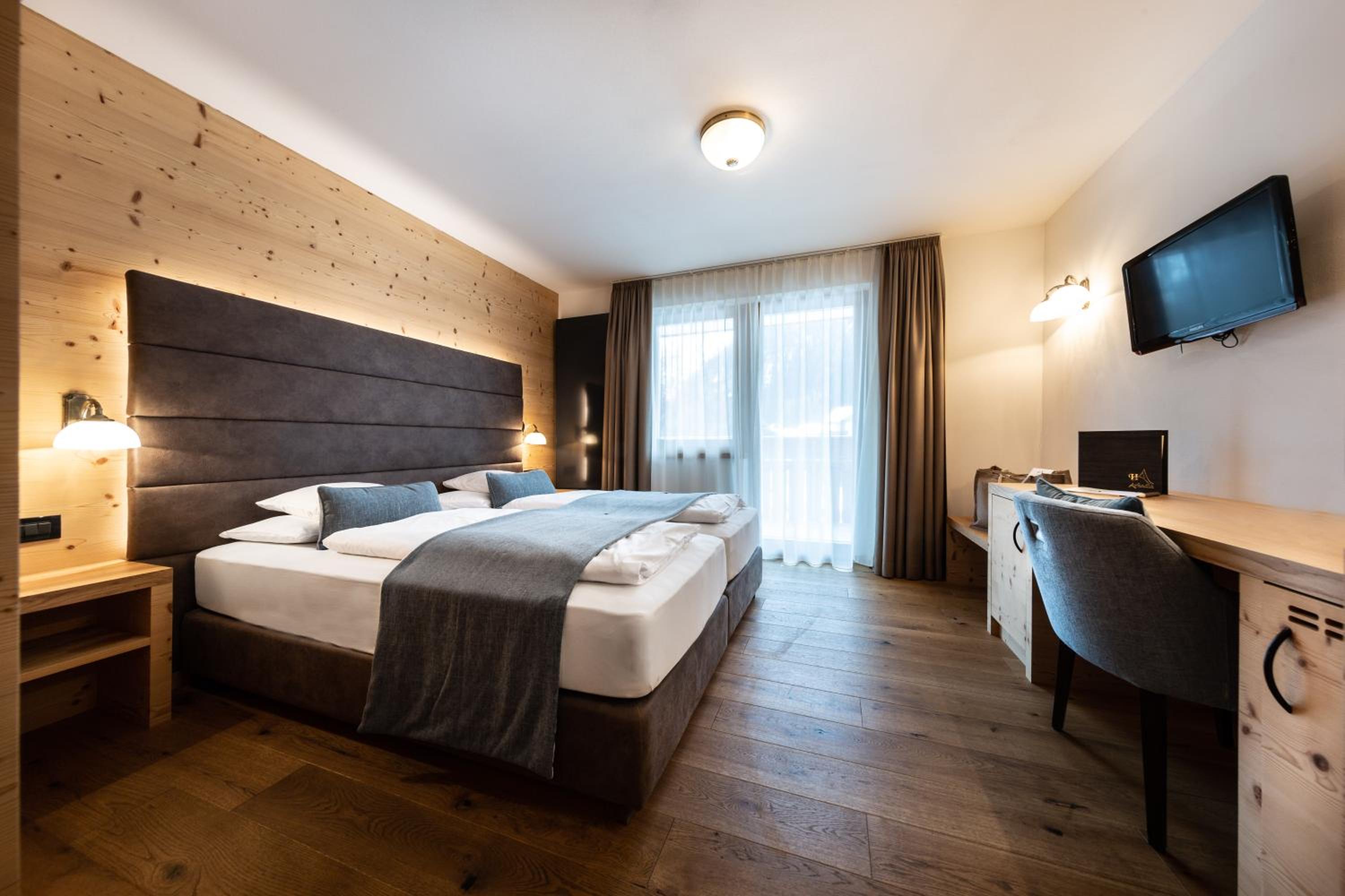 Classic Double or Twin Room photo 3
