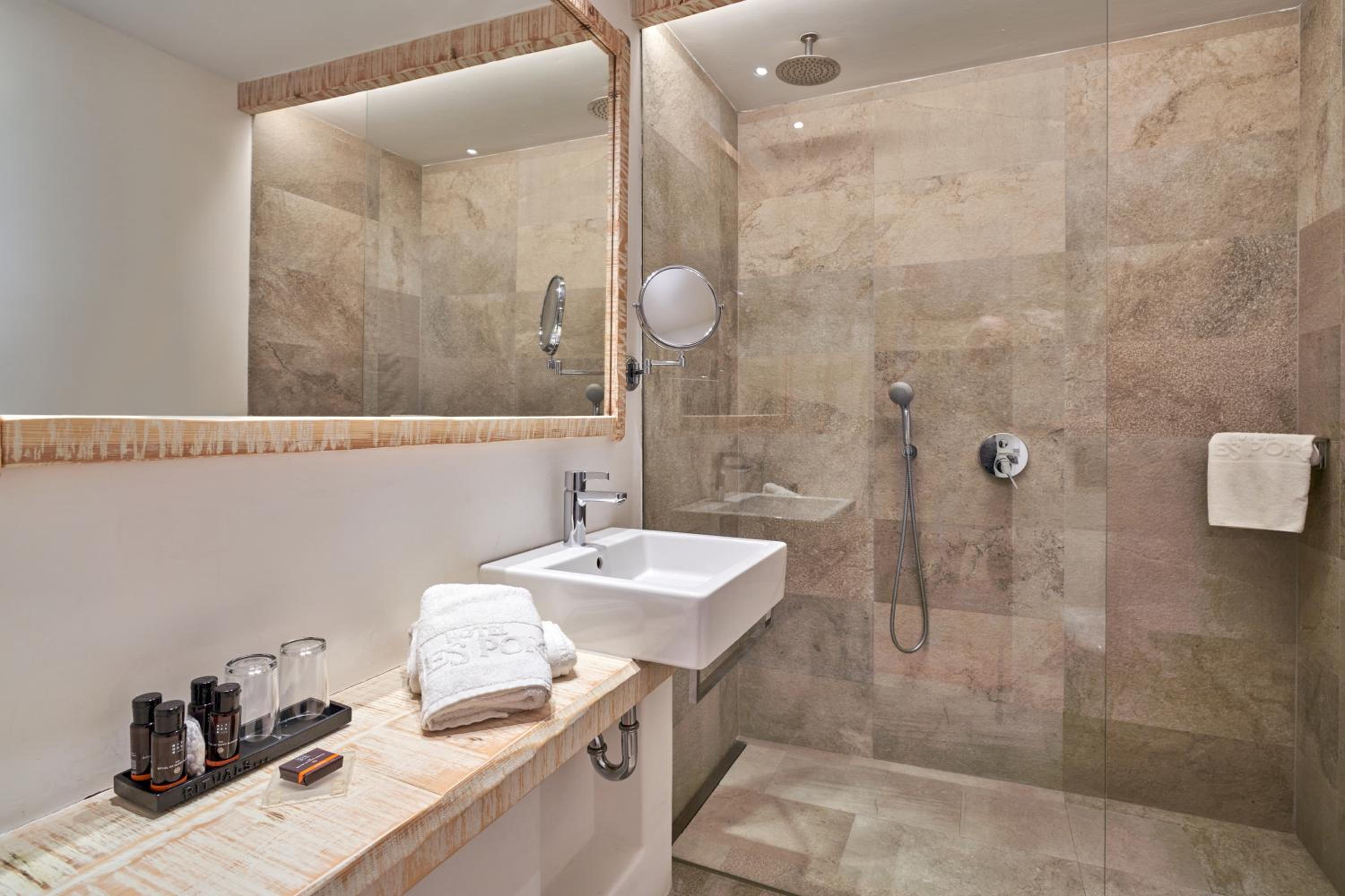 Double Room with Spa Access photo 3