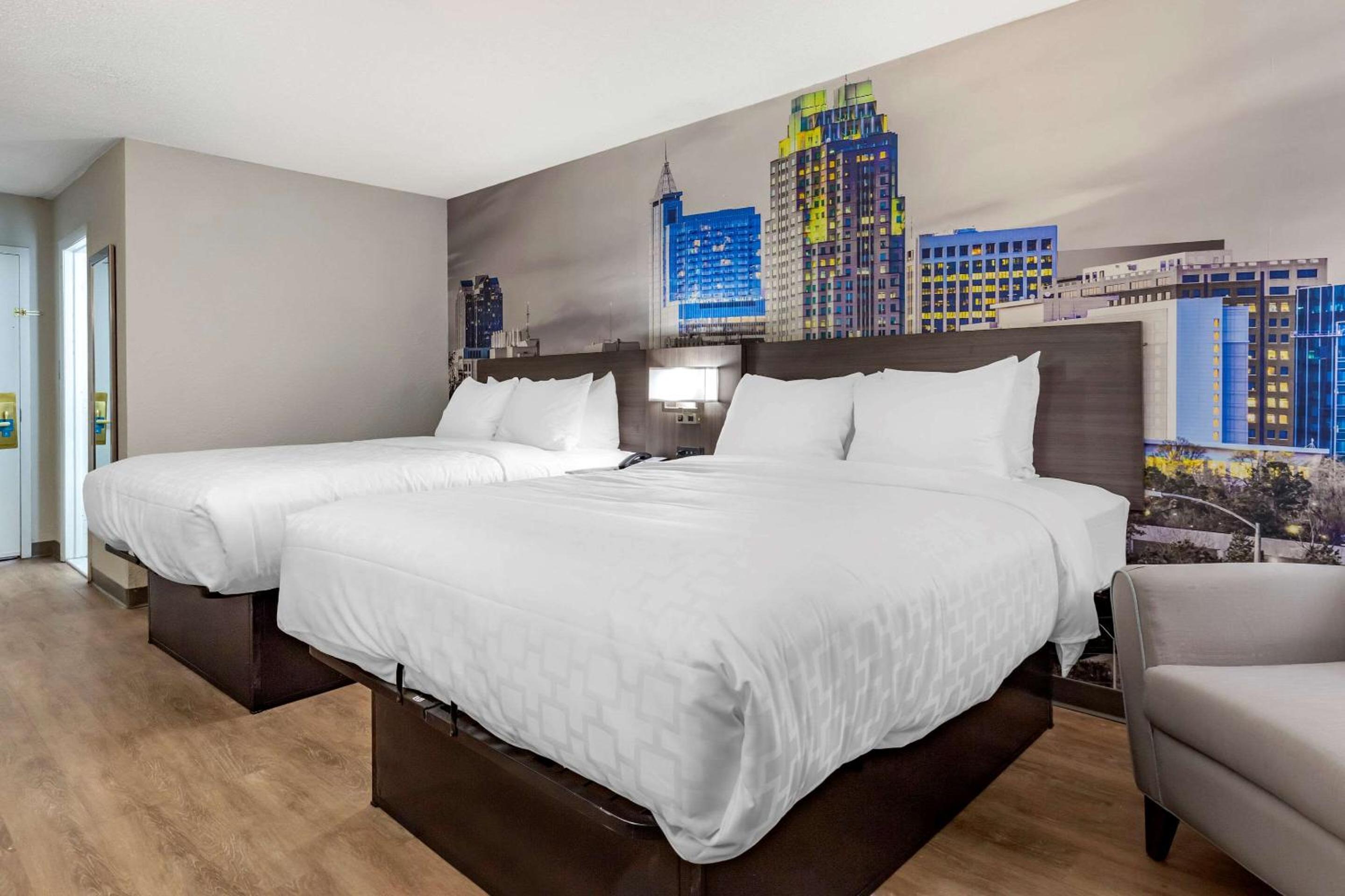 Standard Queen Room with Two Queen Beds - Non-Smoking photo 2