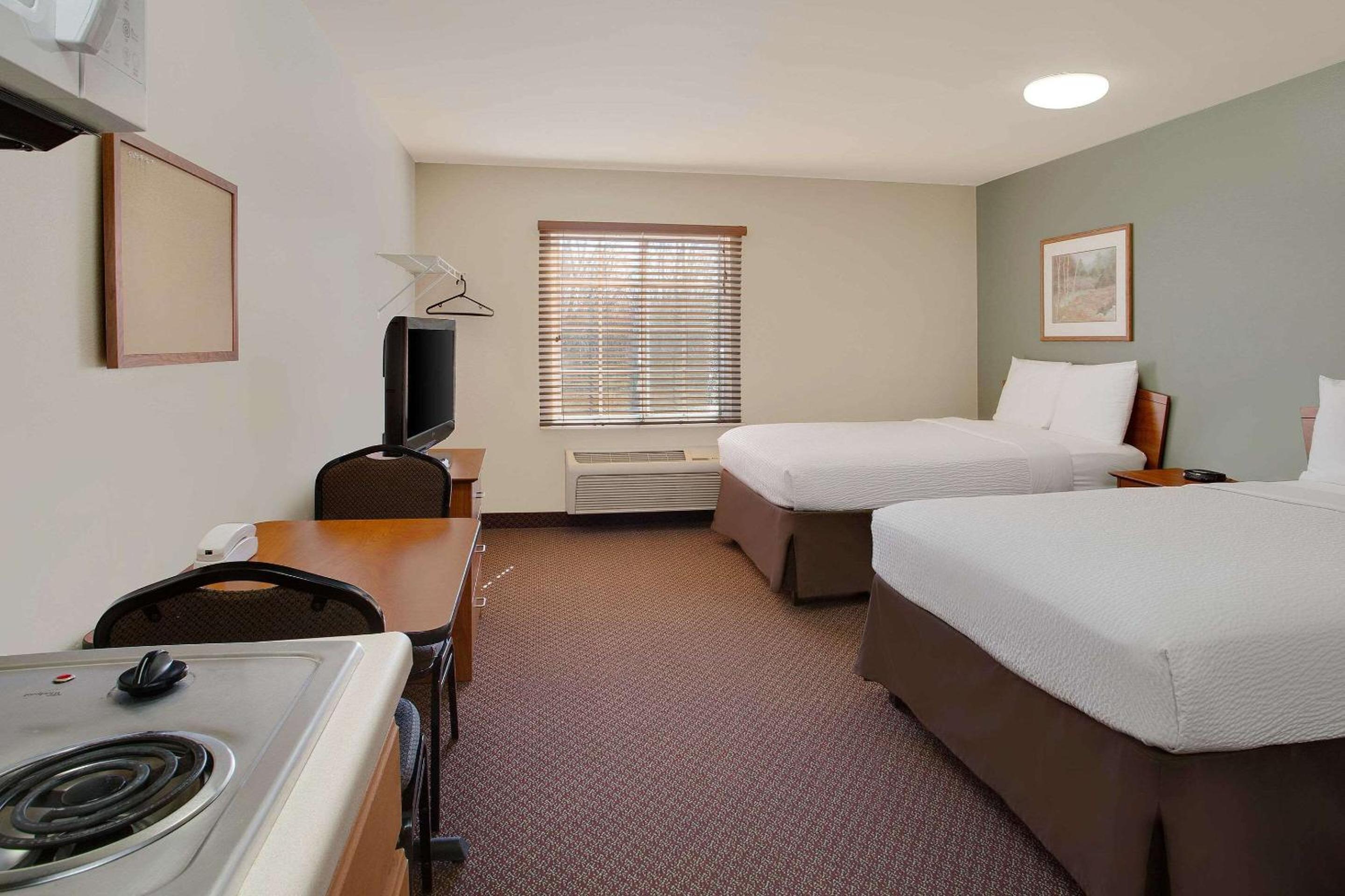 Queen Suite with Two Queen Beds - Non-Smoking photo 1