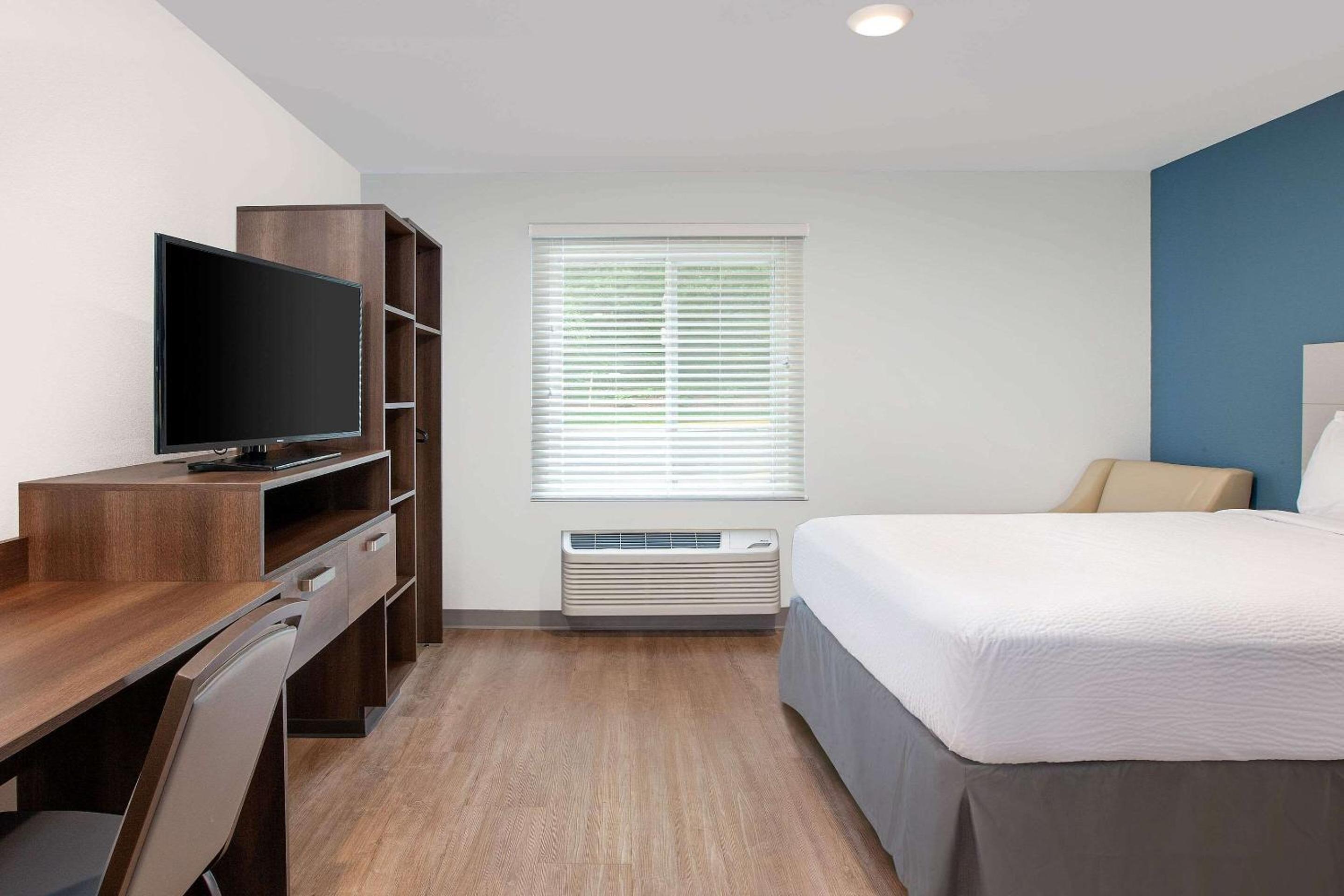 Queen Room  with Roll-In Shower - Disability Access/Non-Smoking photo 1