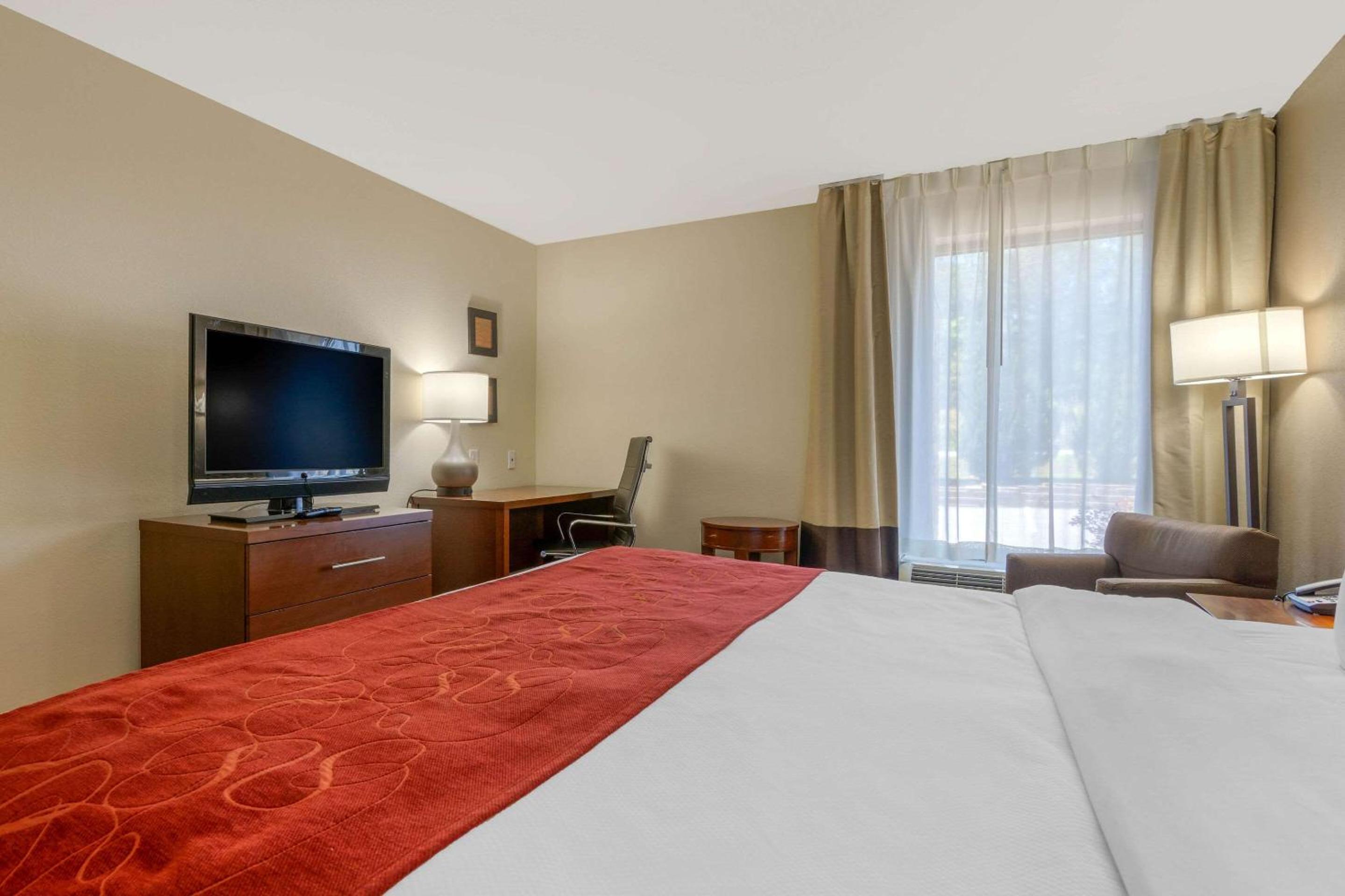 Standard King Room - Non-Smoking  - Photo 4