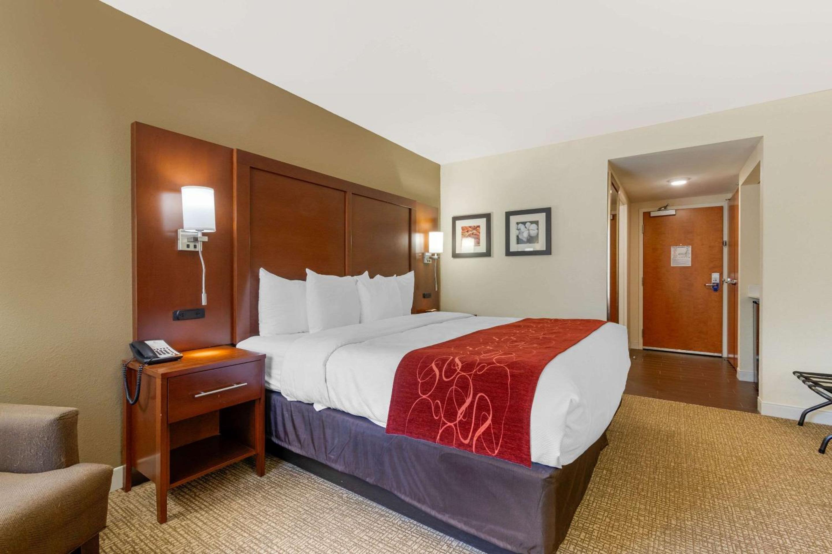 Standard King Room - Non-Smoking  - Photo 1
