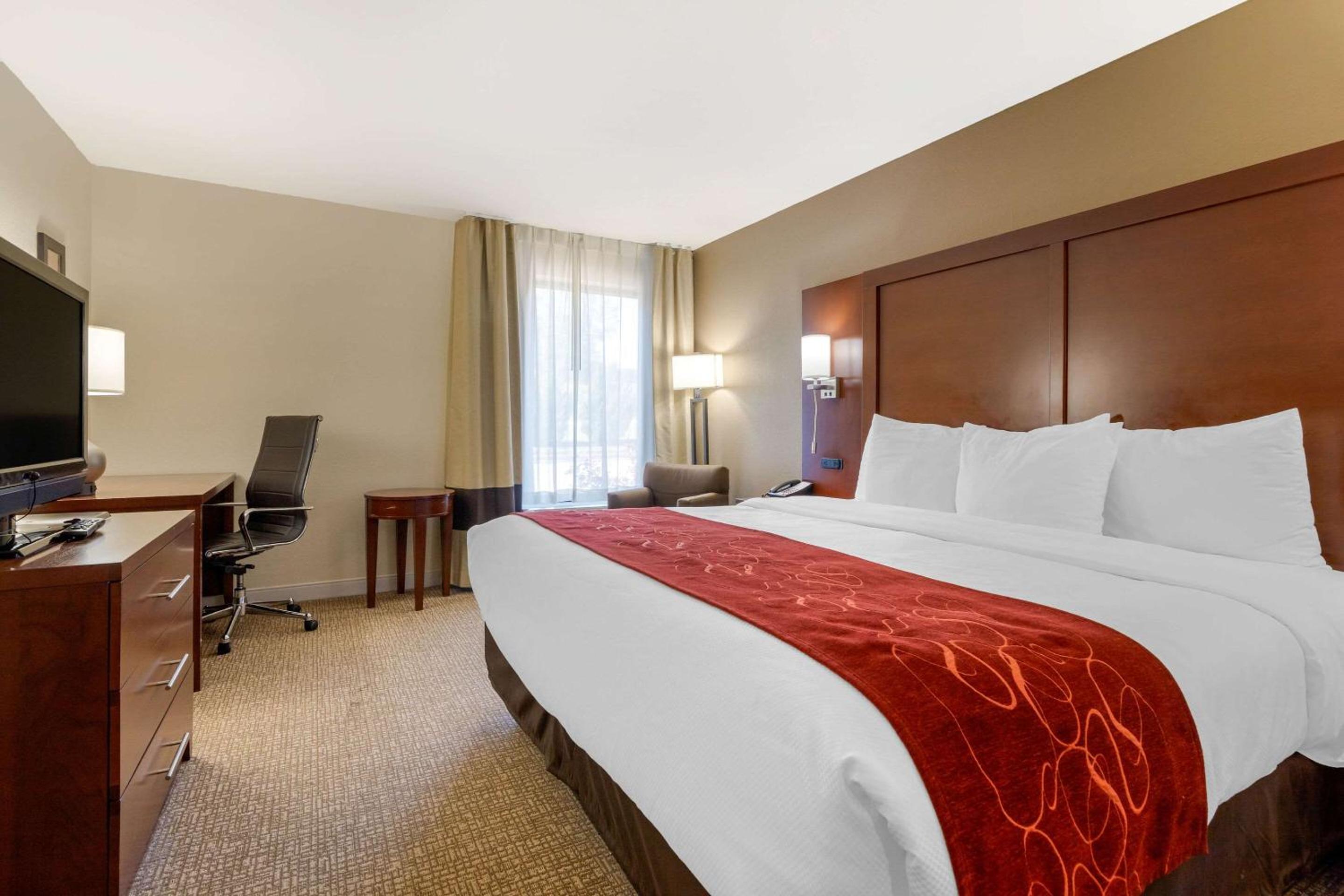 Standard King Room - Non-Smoking  - Photo 2