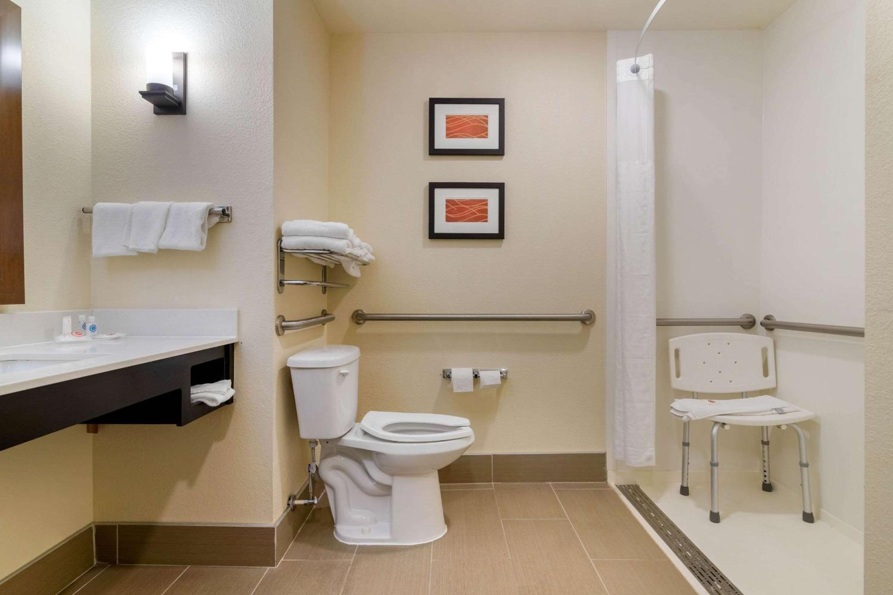 King Room - Accessible/Non-Smoking - Photo 3