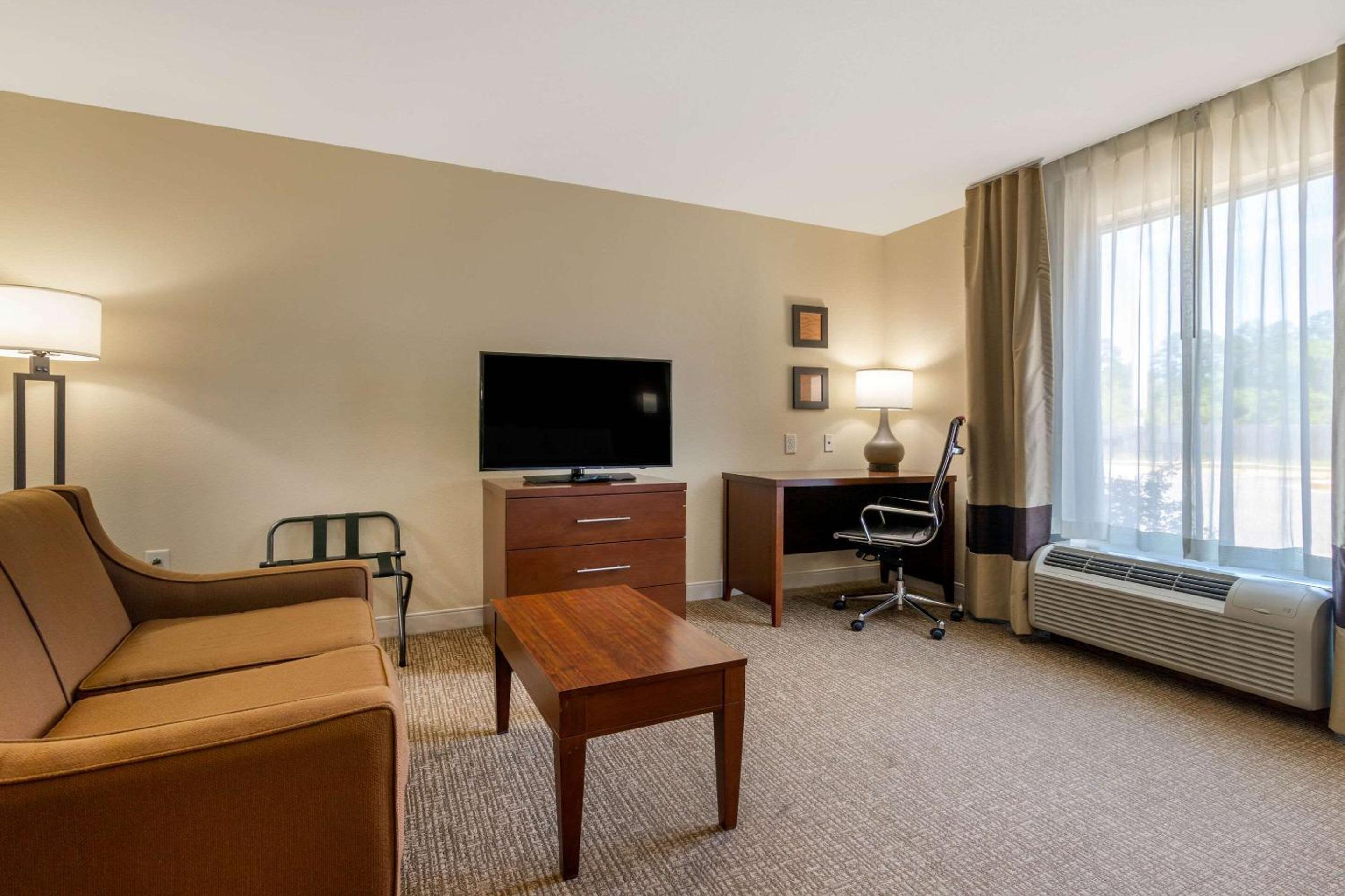 King Suite - Non-Smoking - Photo 1