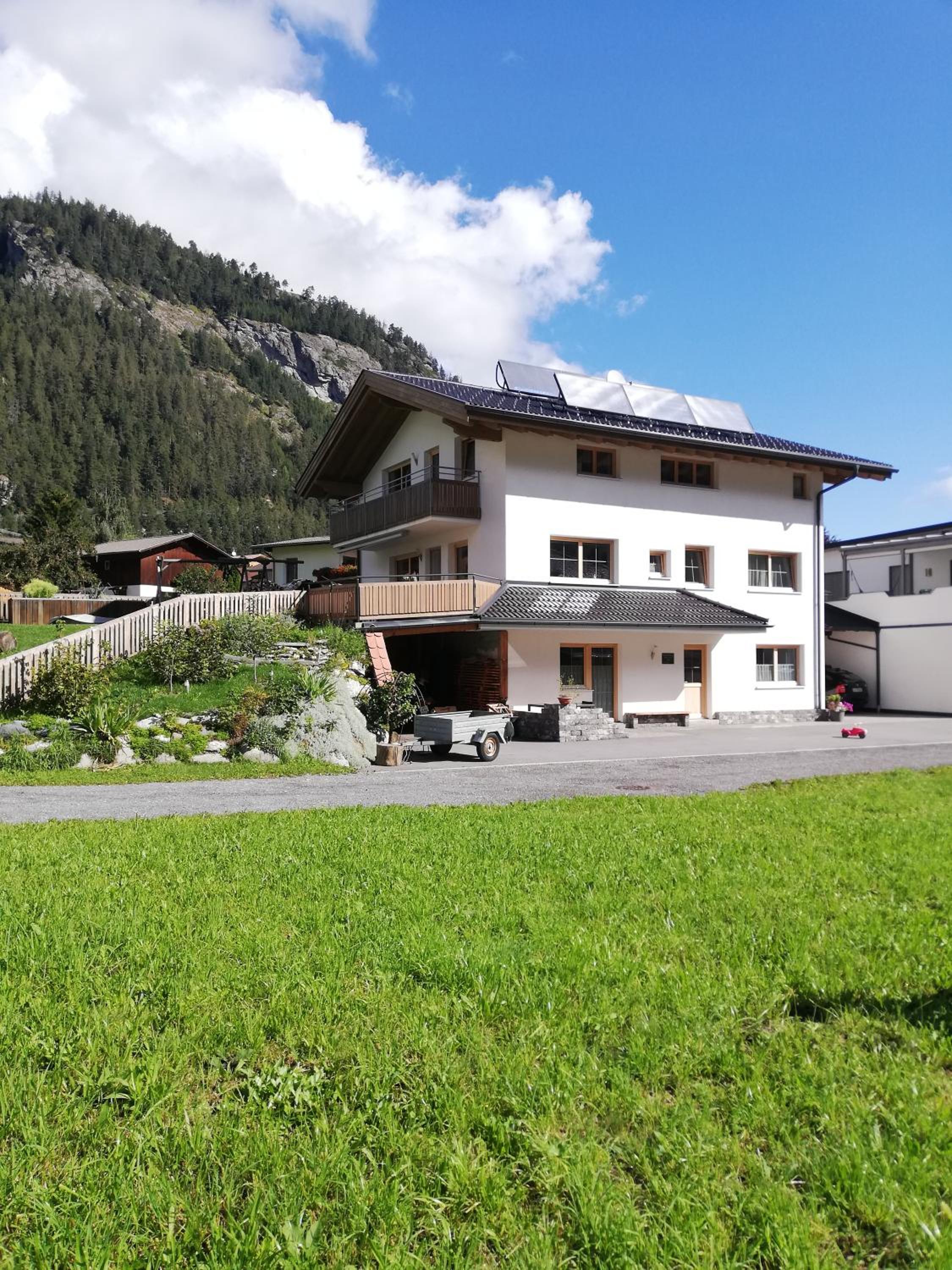 Apartment with Mountain View photo 3