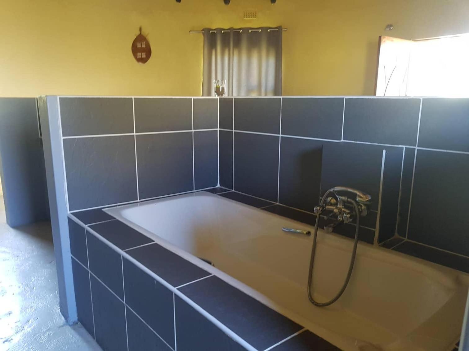 Deluxe Double or Twin Room with Pool Access photo 3