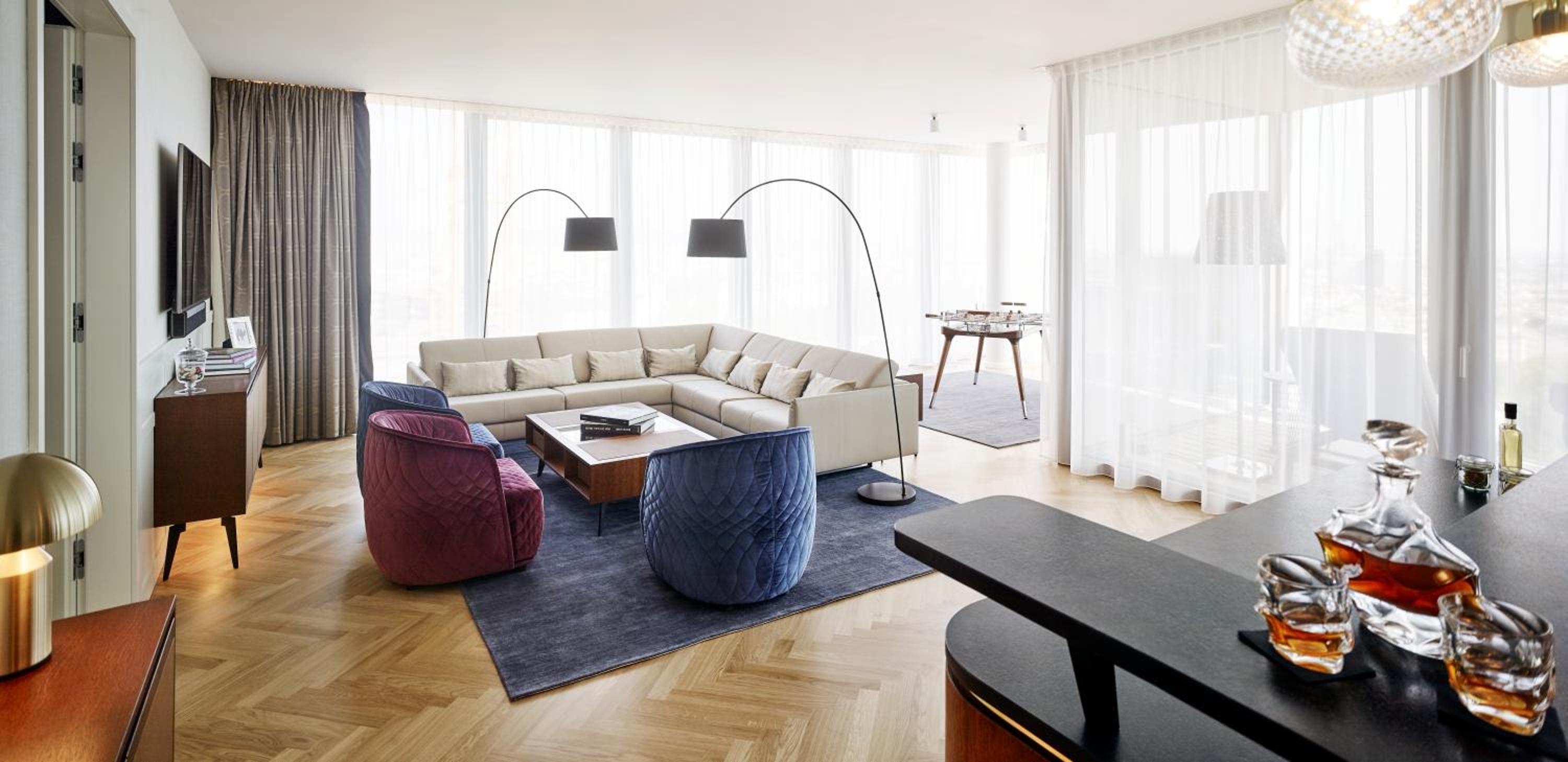 Penthouse King Suite with Skyline View and Loggia - Photo 3