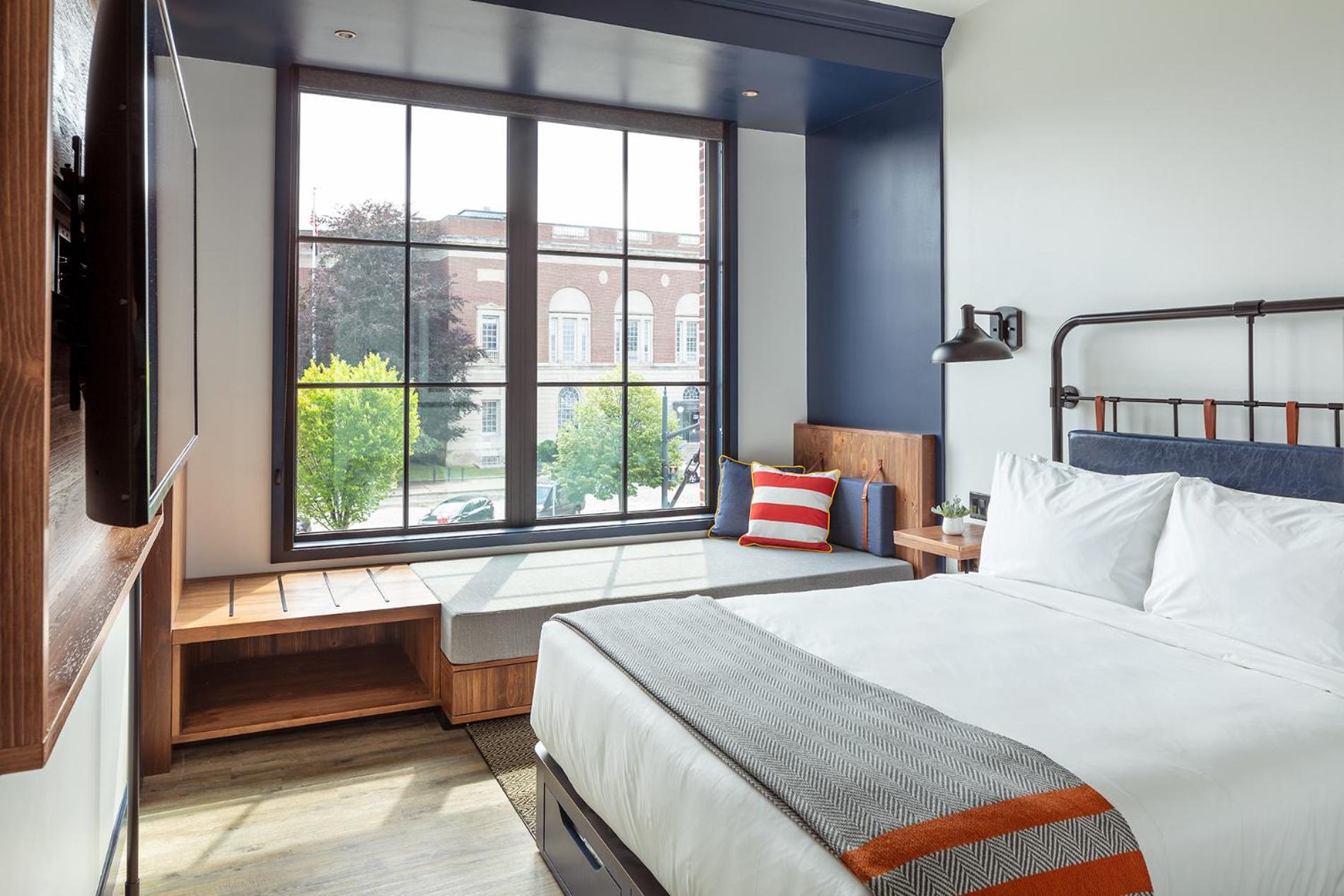 Standard Queen Room