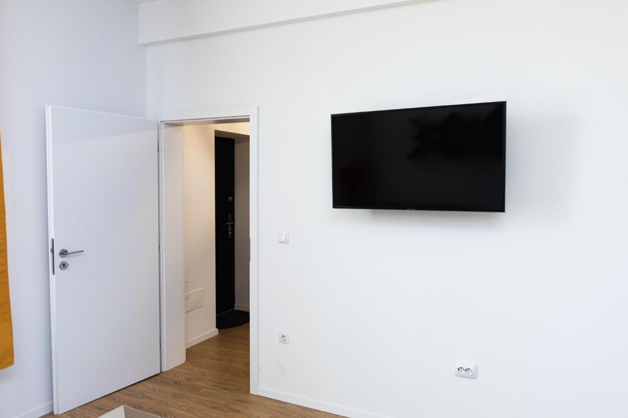One-Bedroom Apartment - Photo 37