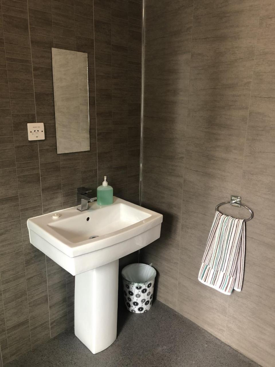 Single Room with Shared Bathroom photo 2