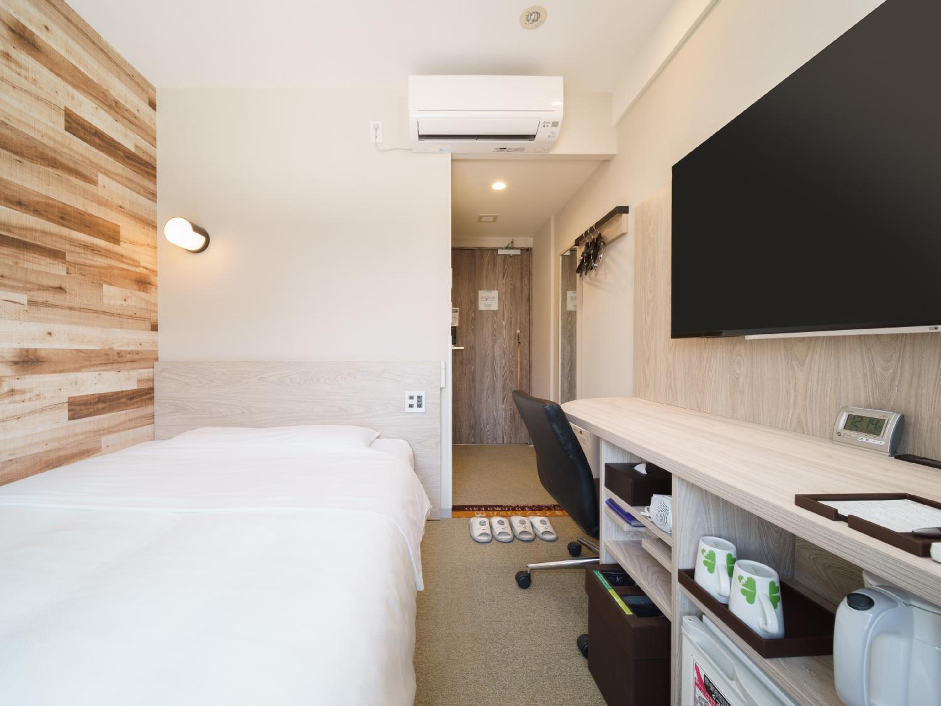 Adjacent Double Rooms - Non-Smoking photo 1
