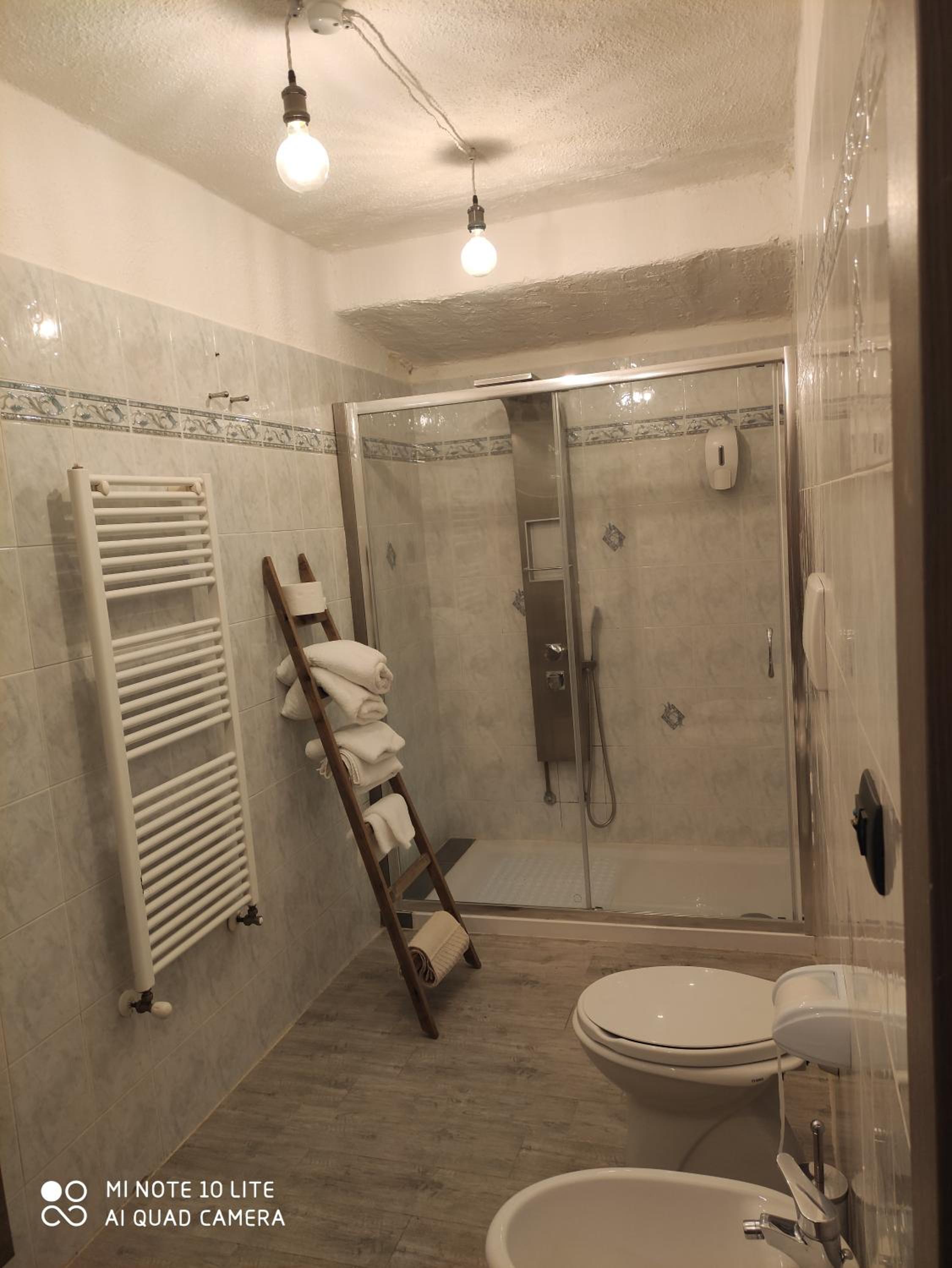 One-Bedroom Apartment - Photo 32