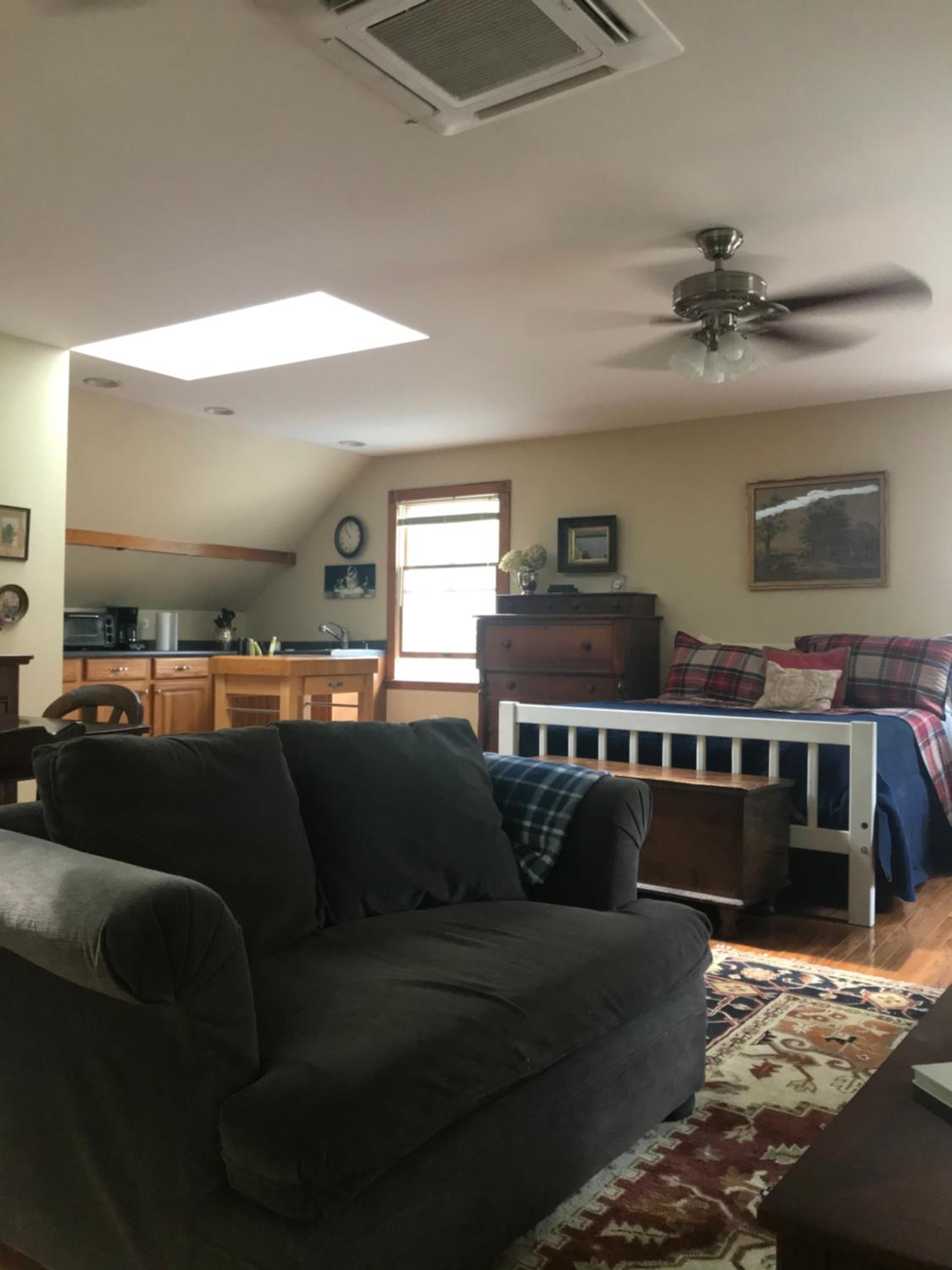 One-Bedroom Apartment photo 1