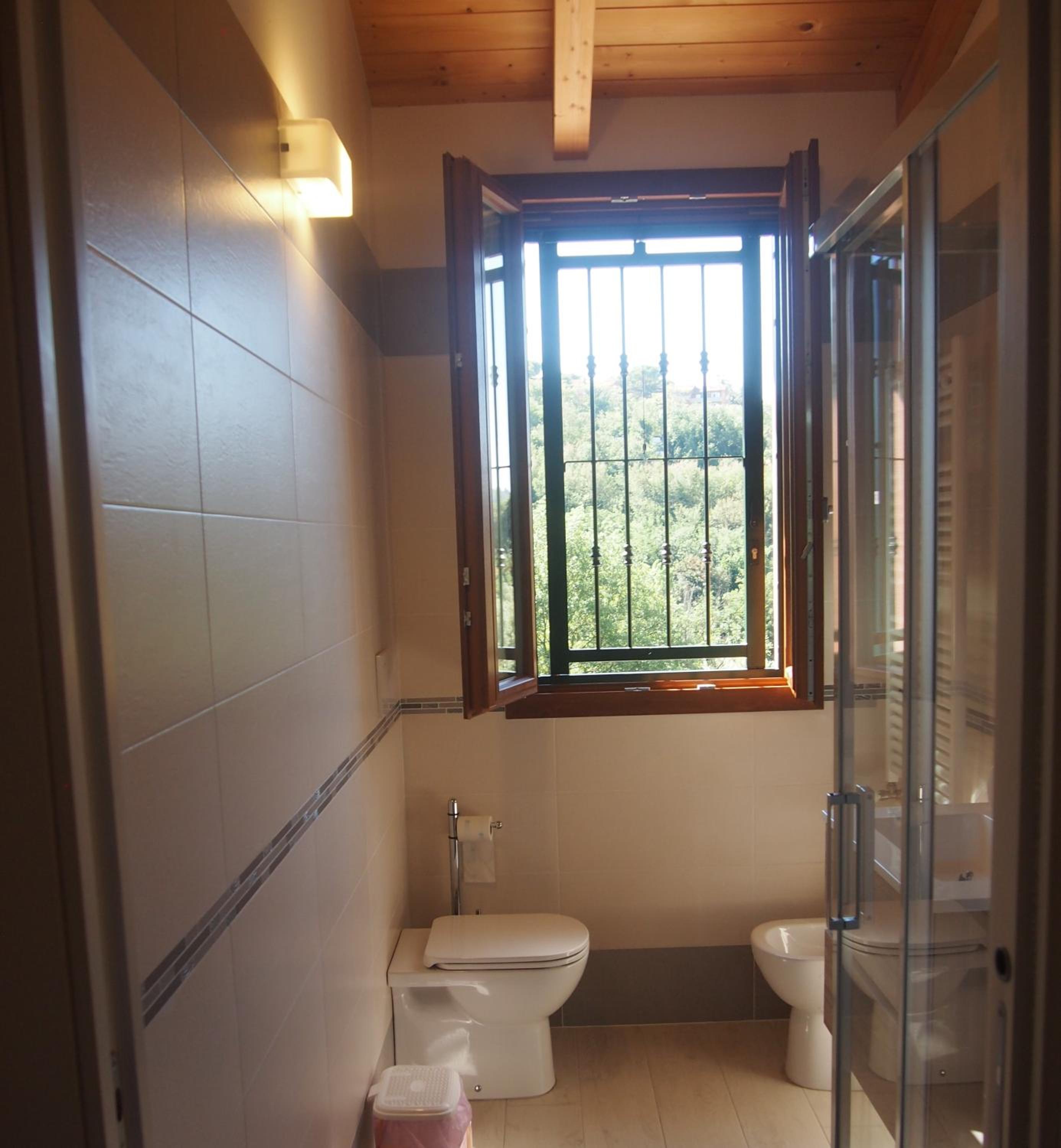 Twin Room with Bathroom - Photo 6