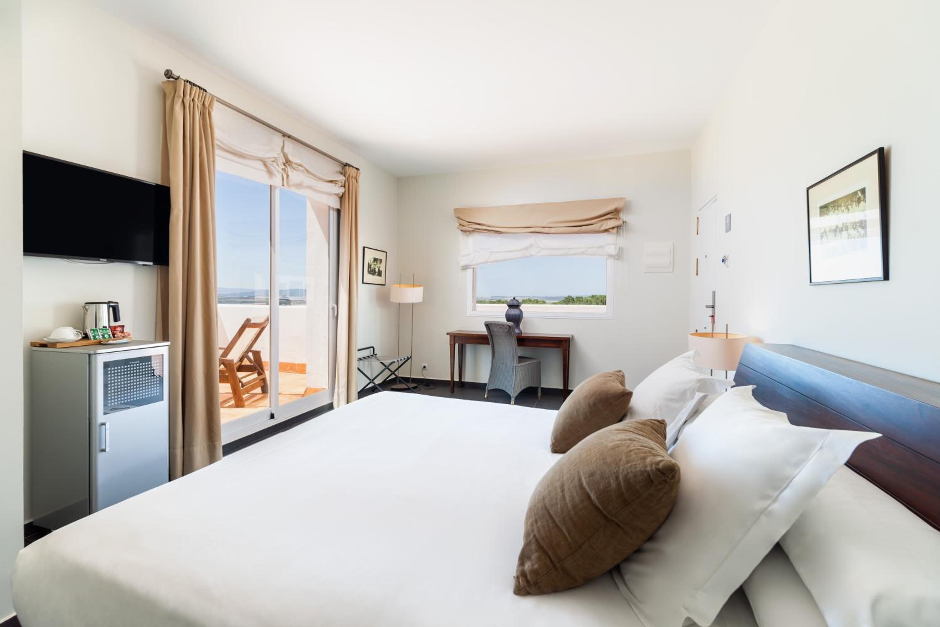 Two-Bedroom Suite (2 Adults + 2 Children)  - Photo 5