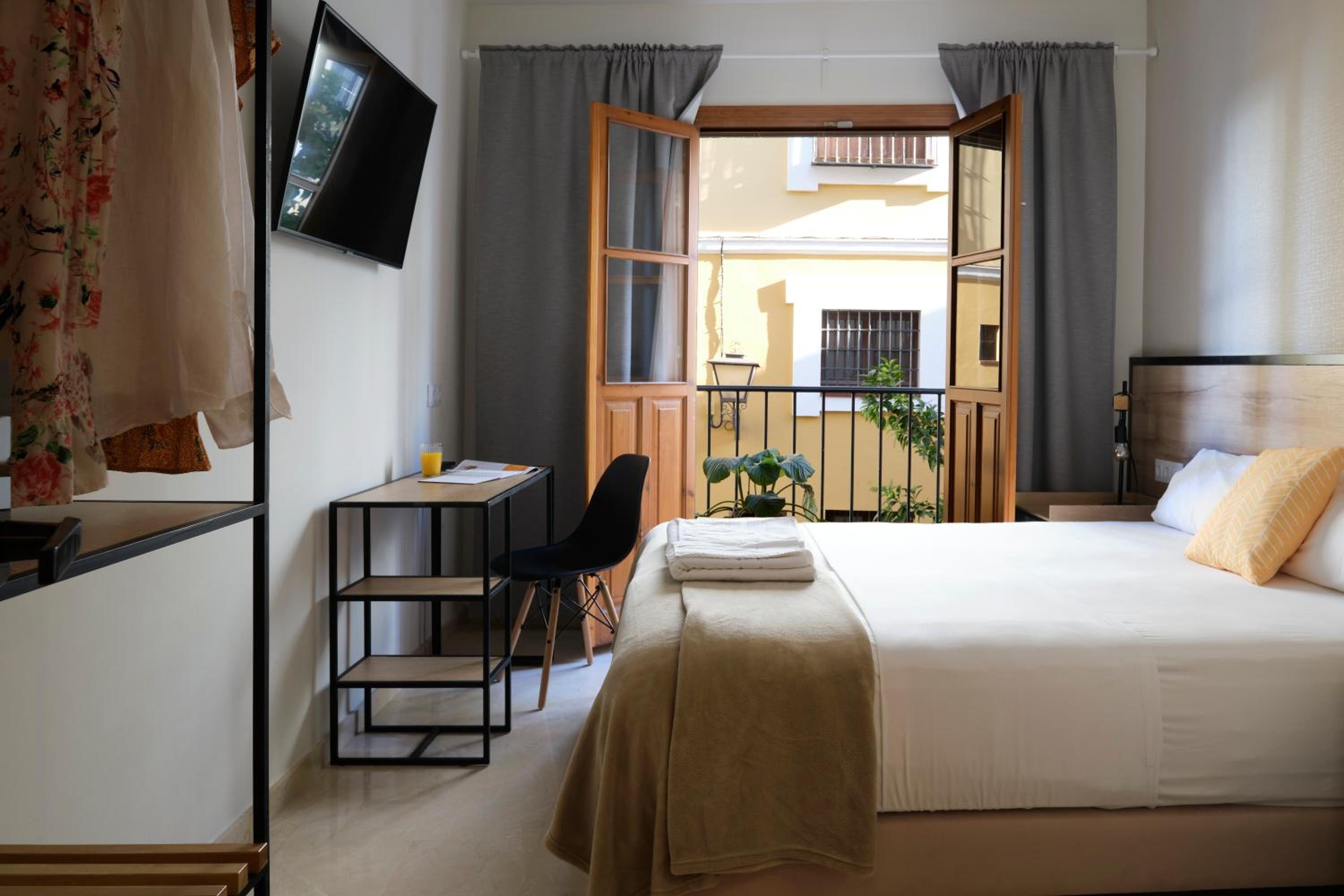 Deluxe Double Room with Balcony - Photo 1