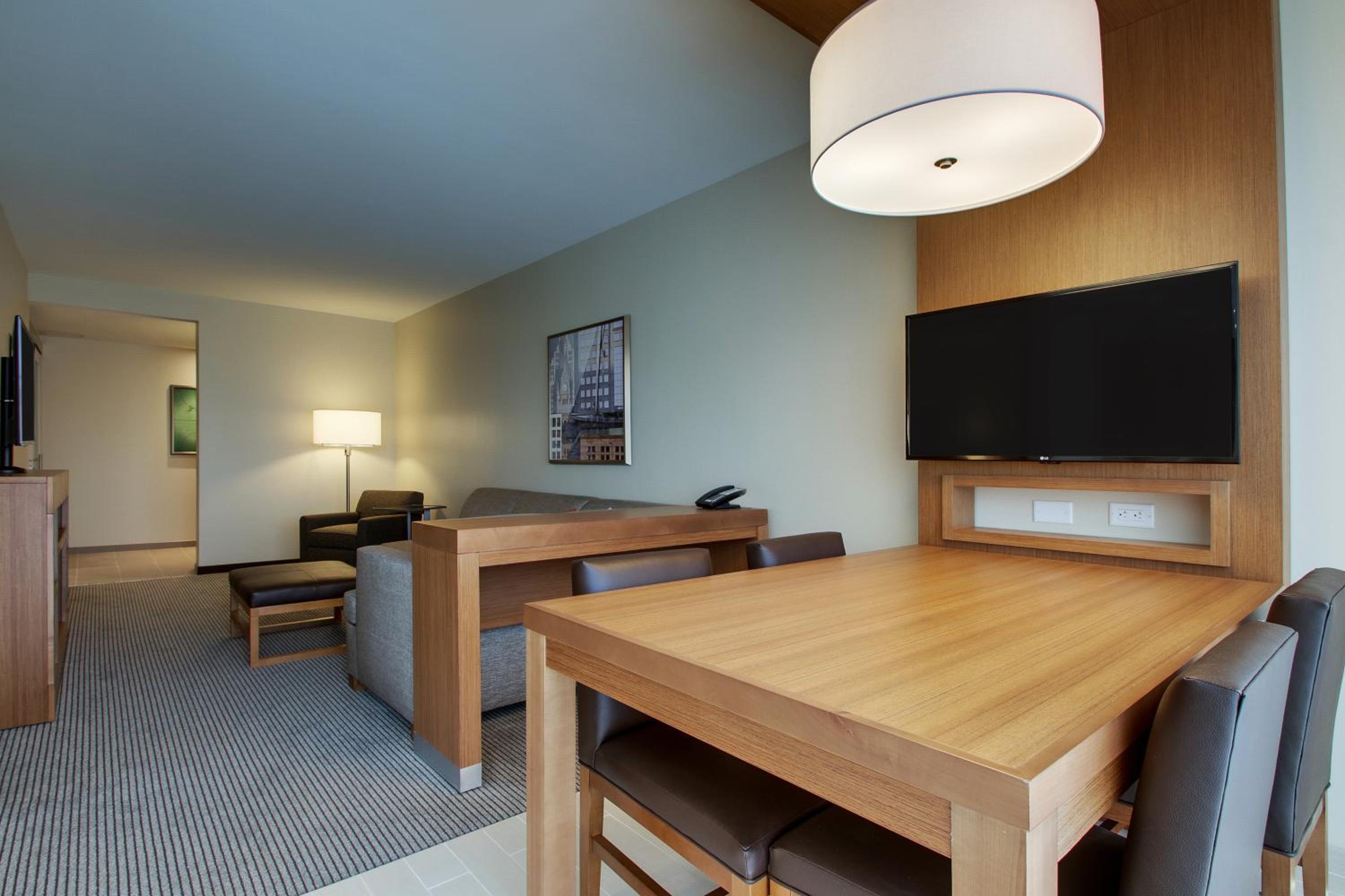 King Suite with Sofa Bed and Roll-In Shower - Disability Access