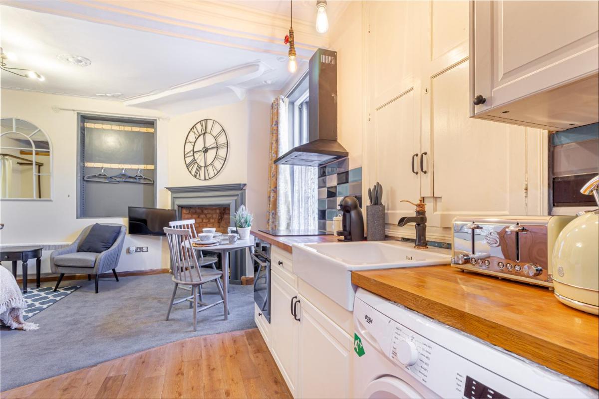 Studio Apartment photo 1