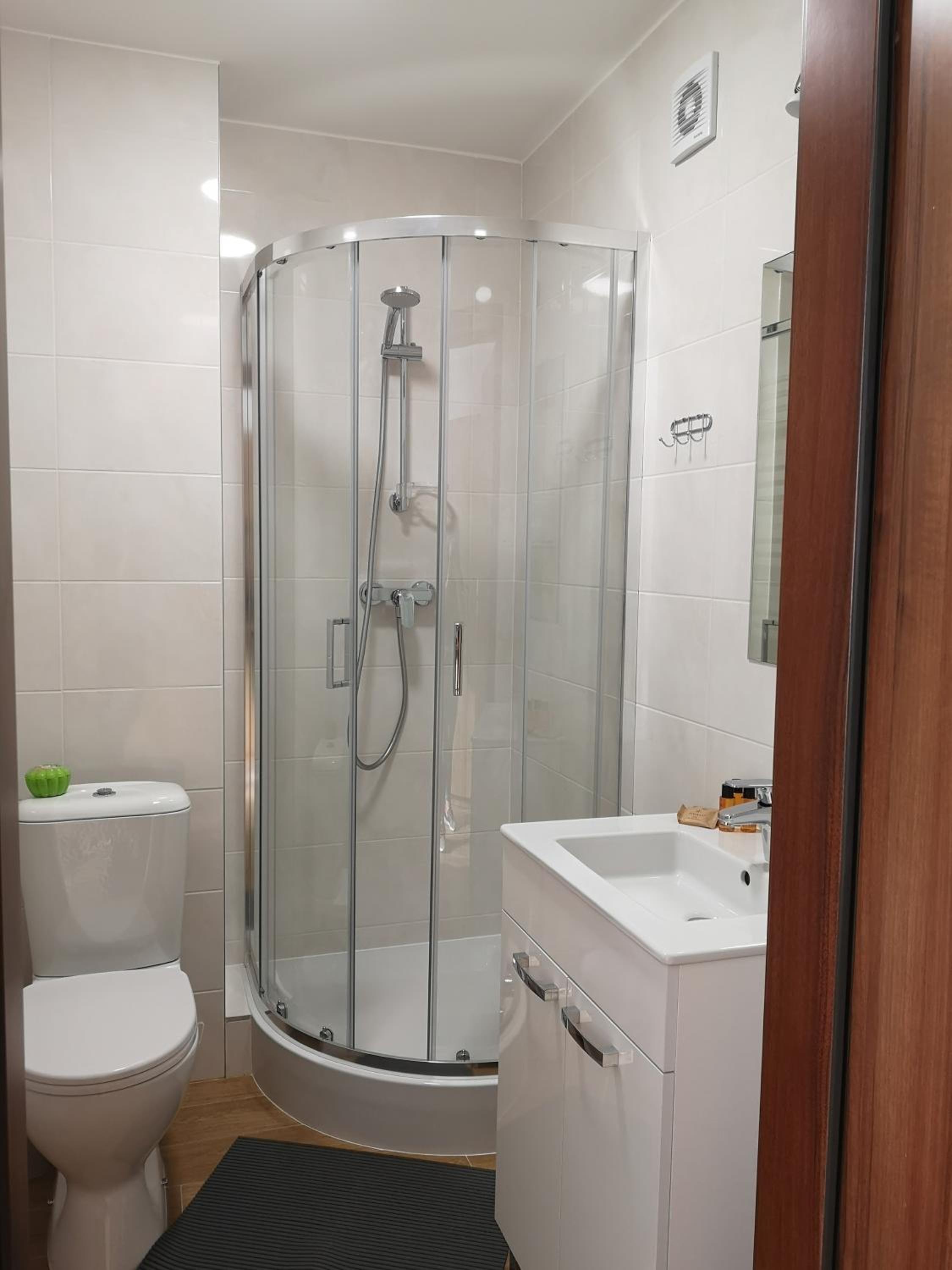 Triple Room with Private Bathroom - Photo 4