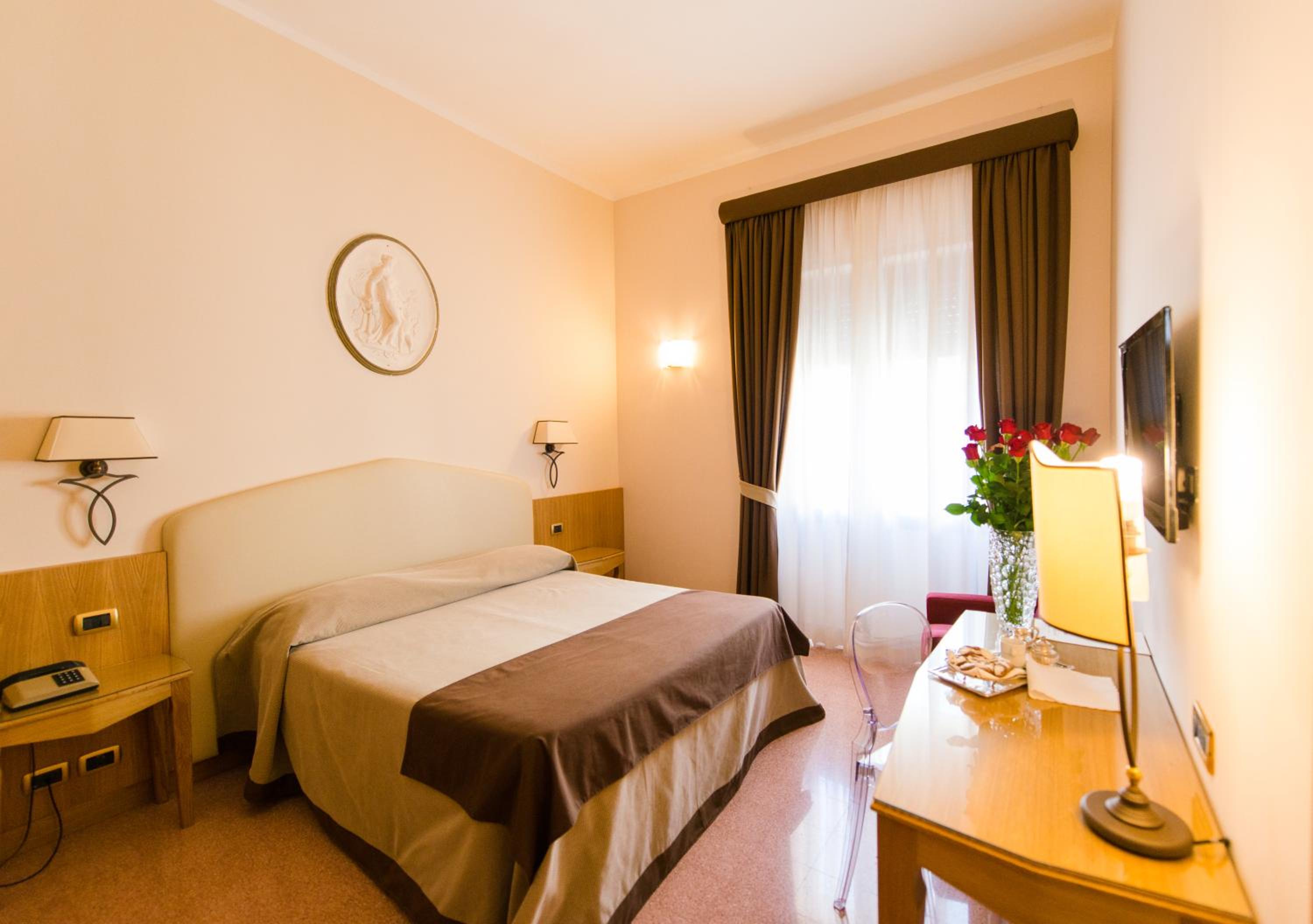 Economy Twin Room photo 1